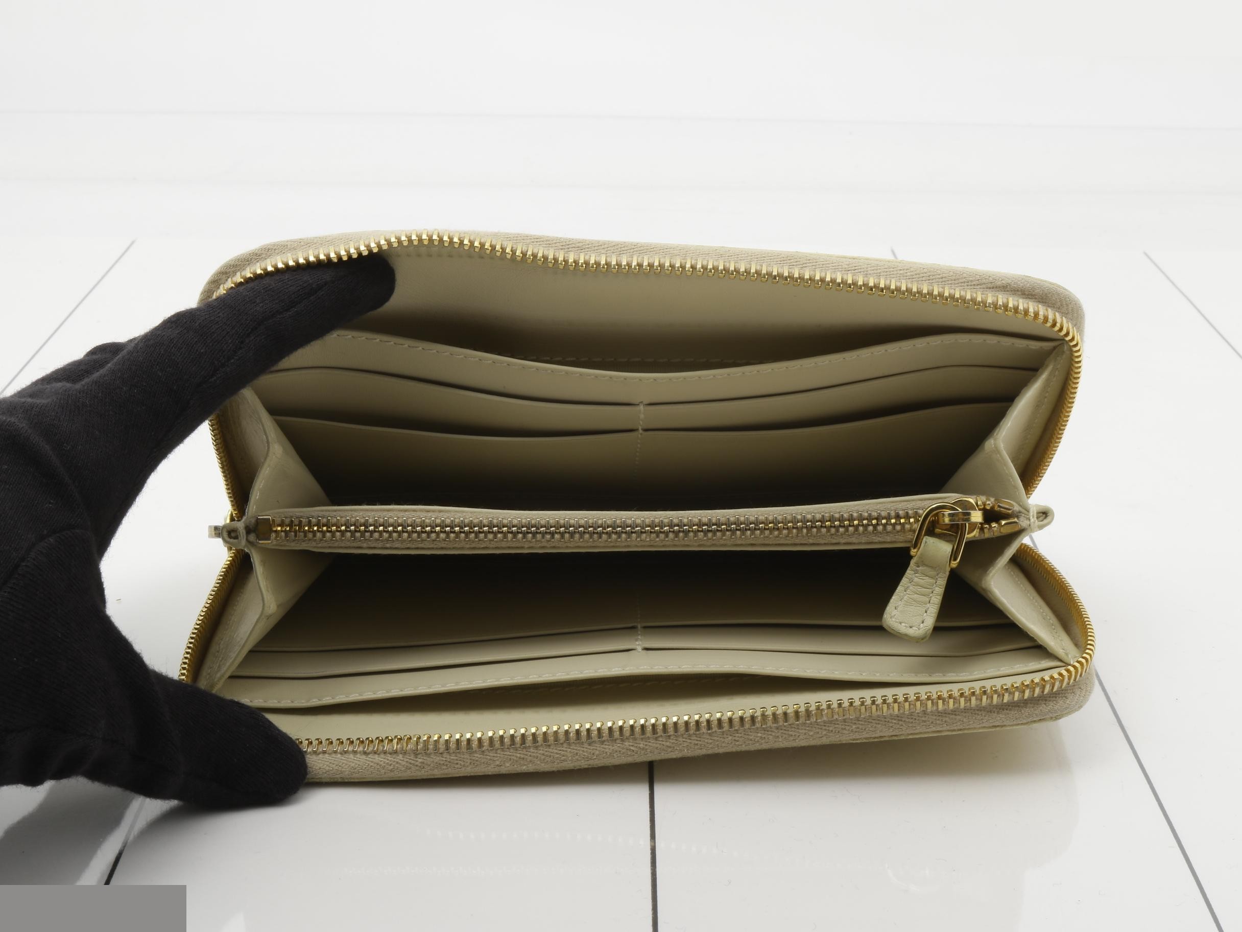 Other lines: Bags and Wallets — view 4