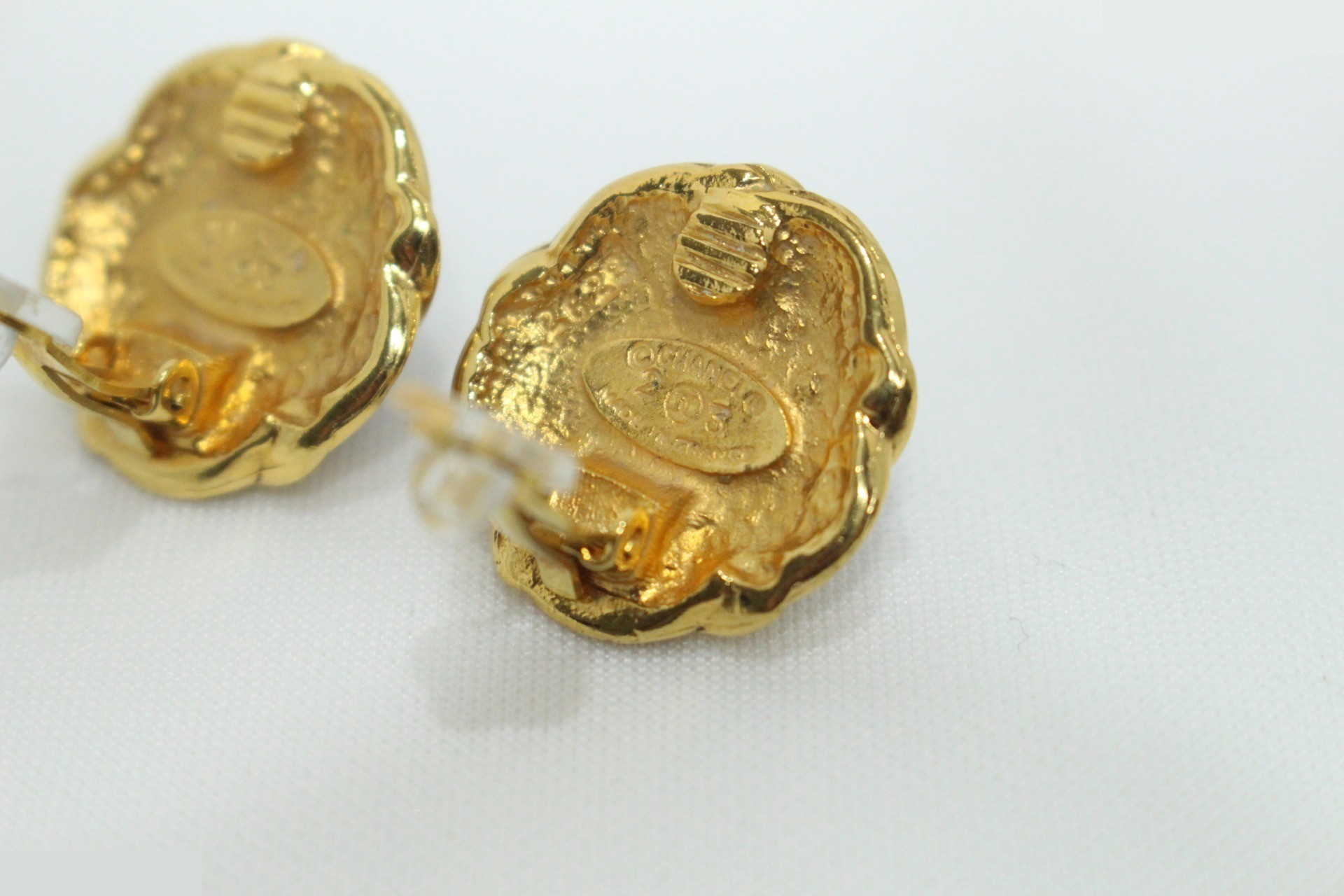Vintage Classic (Precious Metal) Earrings — view 4