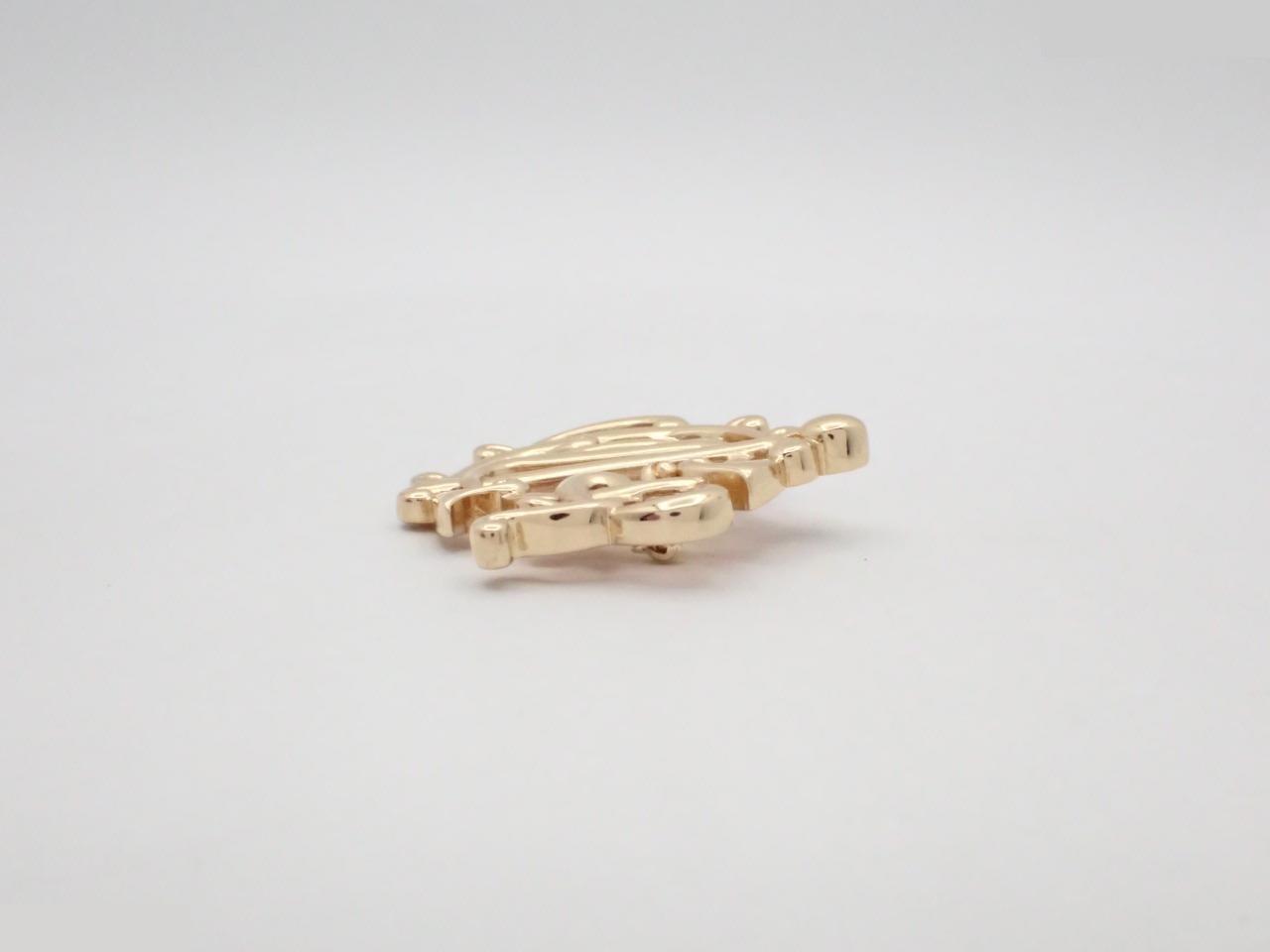 brooch, gold, logo — view 3