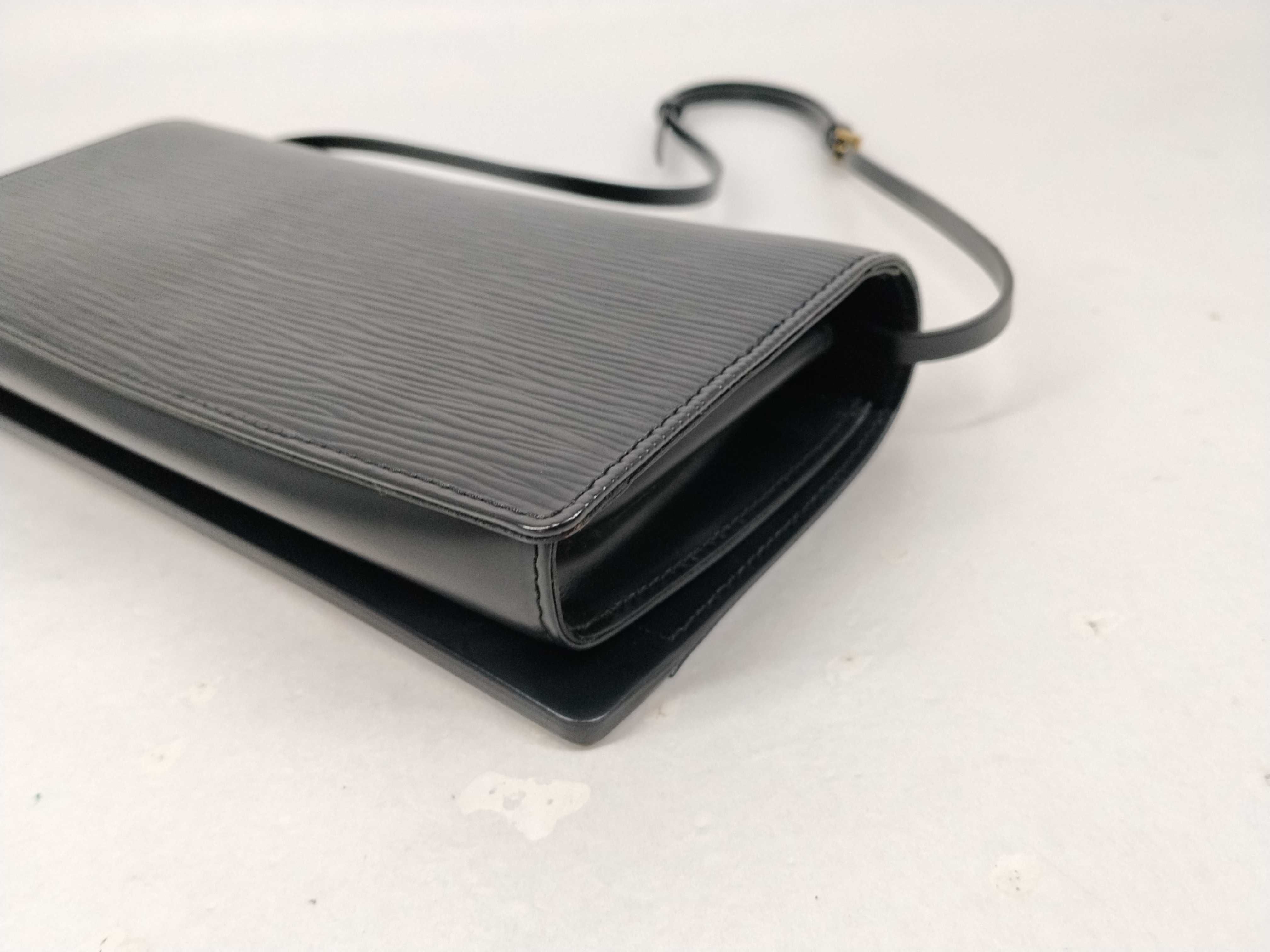 Epi M5273C Honfleur Noir Shoulder Bag — view 6