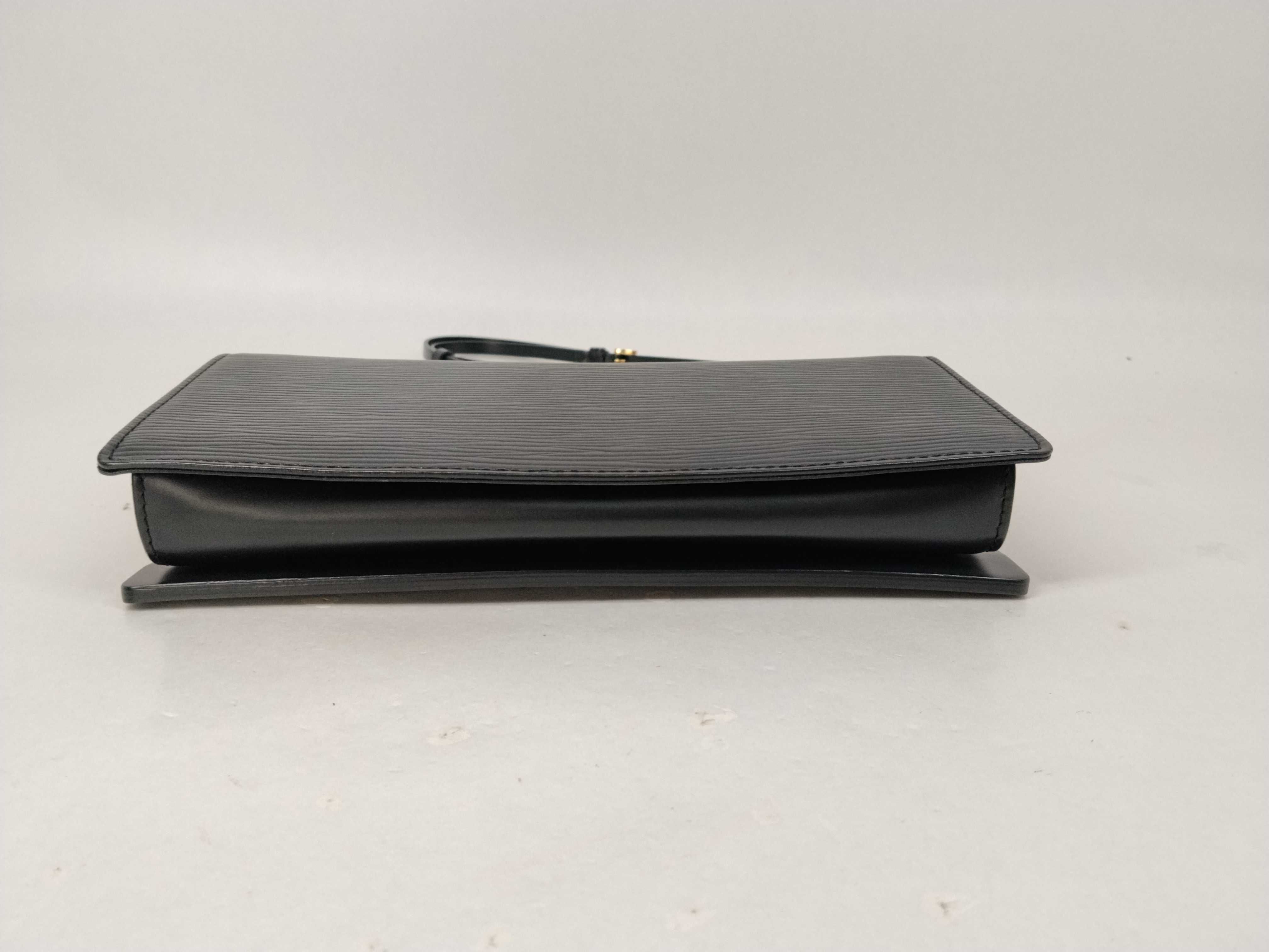 Epi M5273C Honfleur Noir Shoulder Bag — view 7