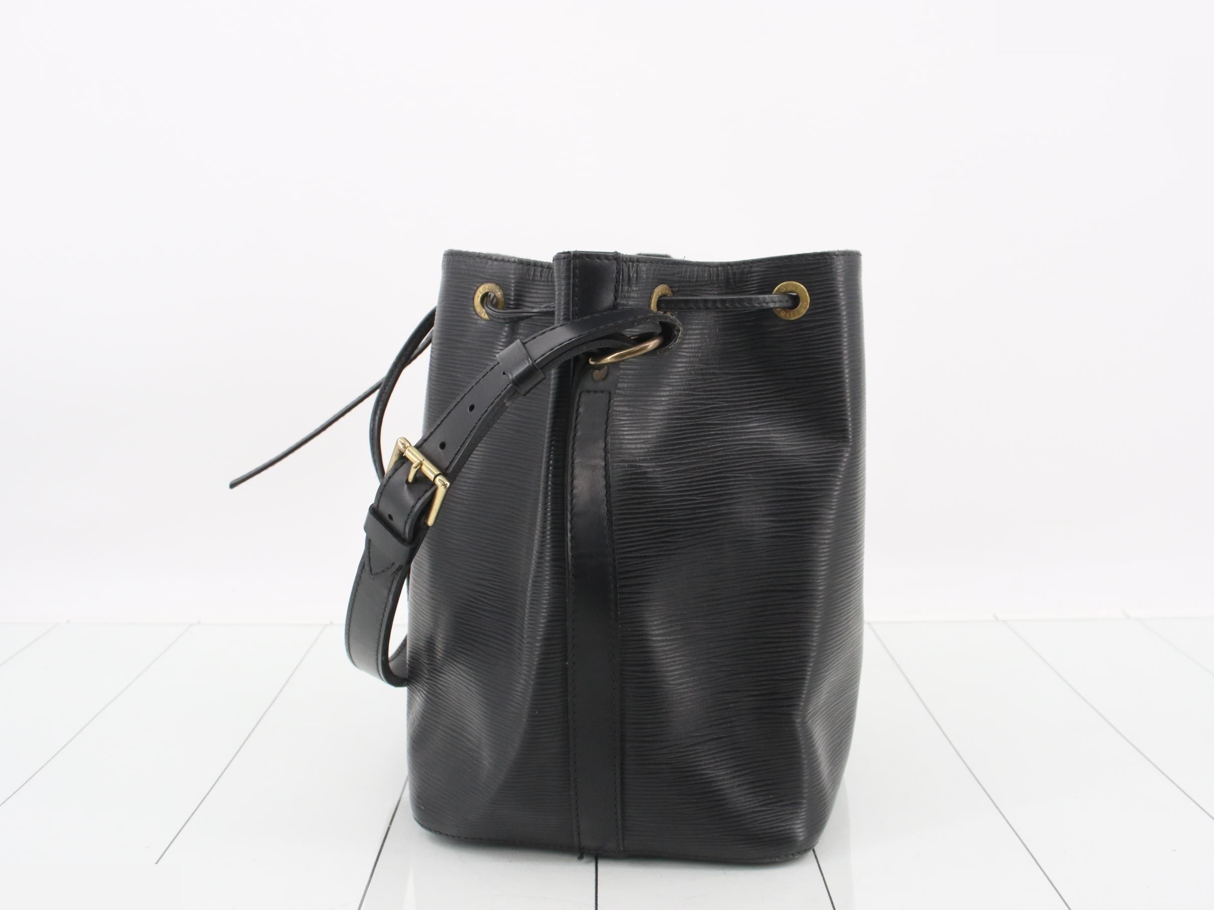 Noé Noir — view 3