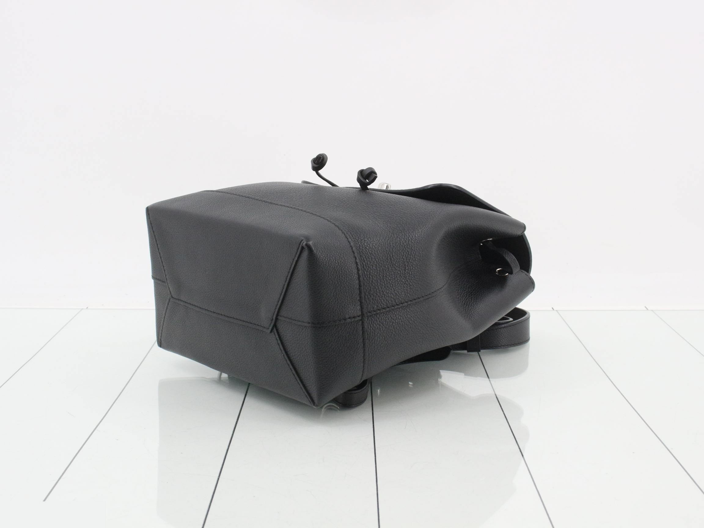 Taurillon Leather Lockme Backpack M41815 — view 6