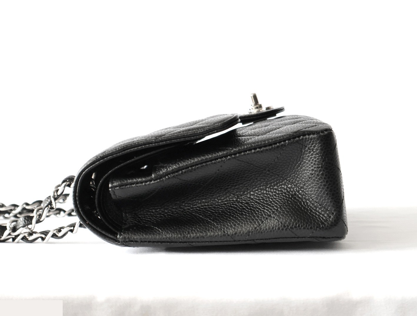 Caviar leather Matelassé 25 Double flap Double chain shoulder bag, black — view 6