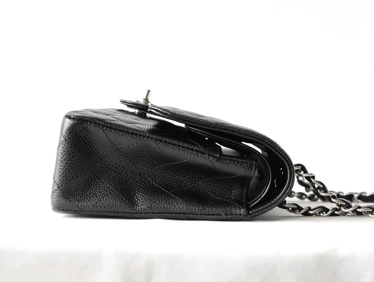 Caviar leather Matelassé 25 Double flap Double chain shoulder bag, black — view 7