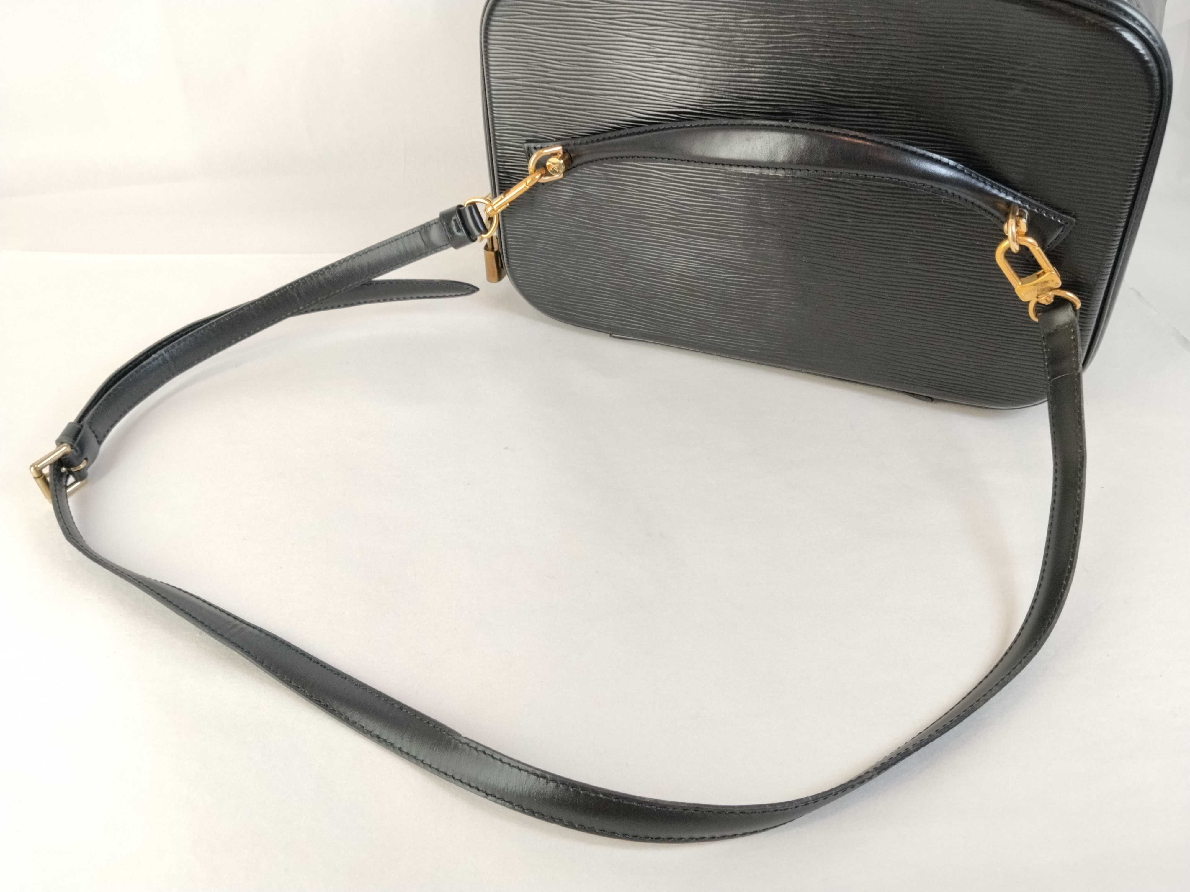 Epi Louis Vuitton Epi Nice Black Vanity Bag Large Vanity Bag — view 3