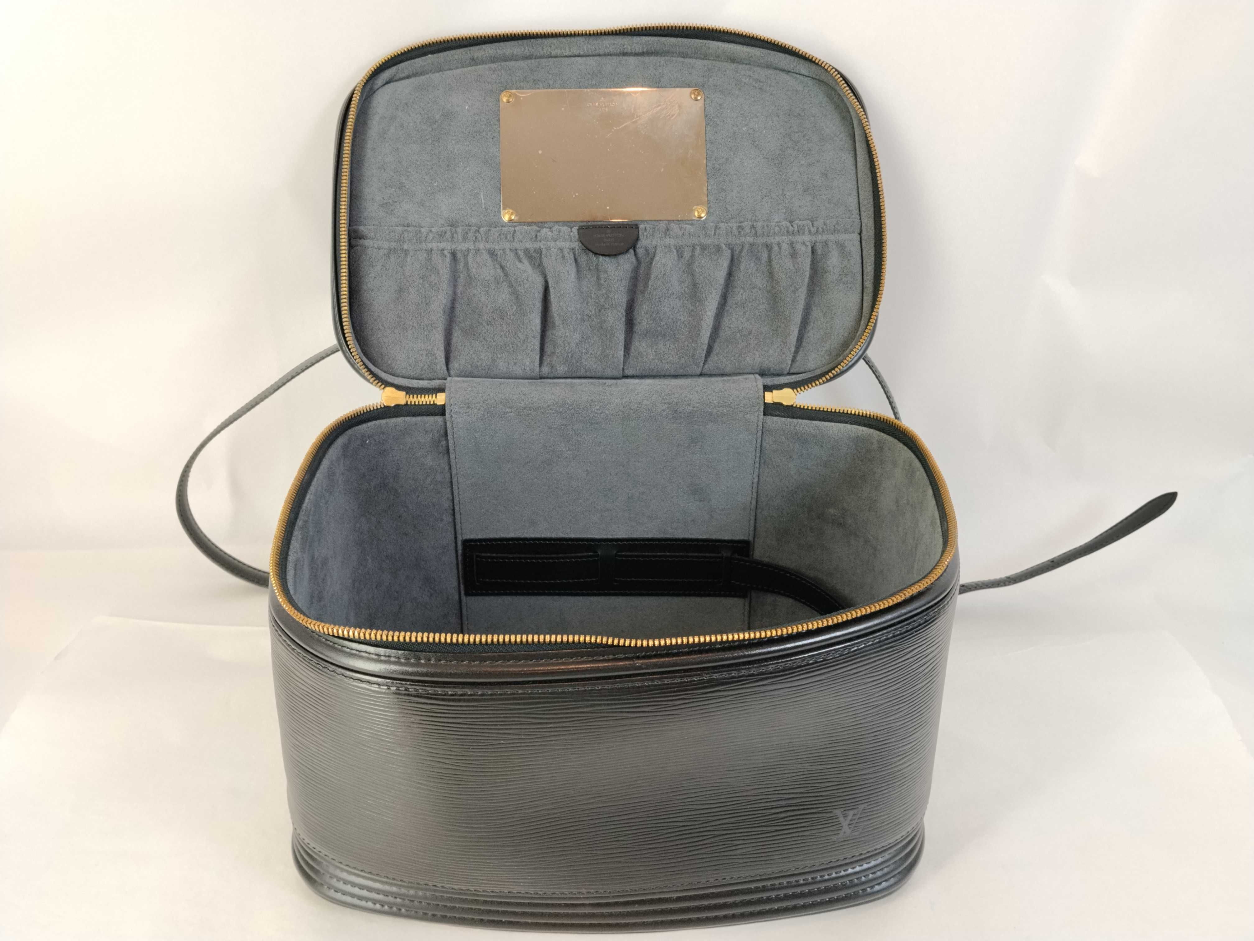 Epi Louis Vuitton Epi Nice Black Vanity Bag Large Vanity Bag — view 9