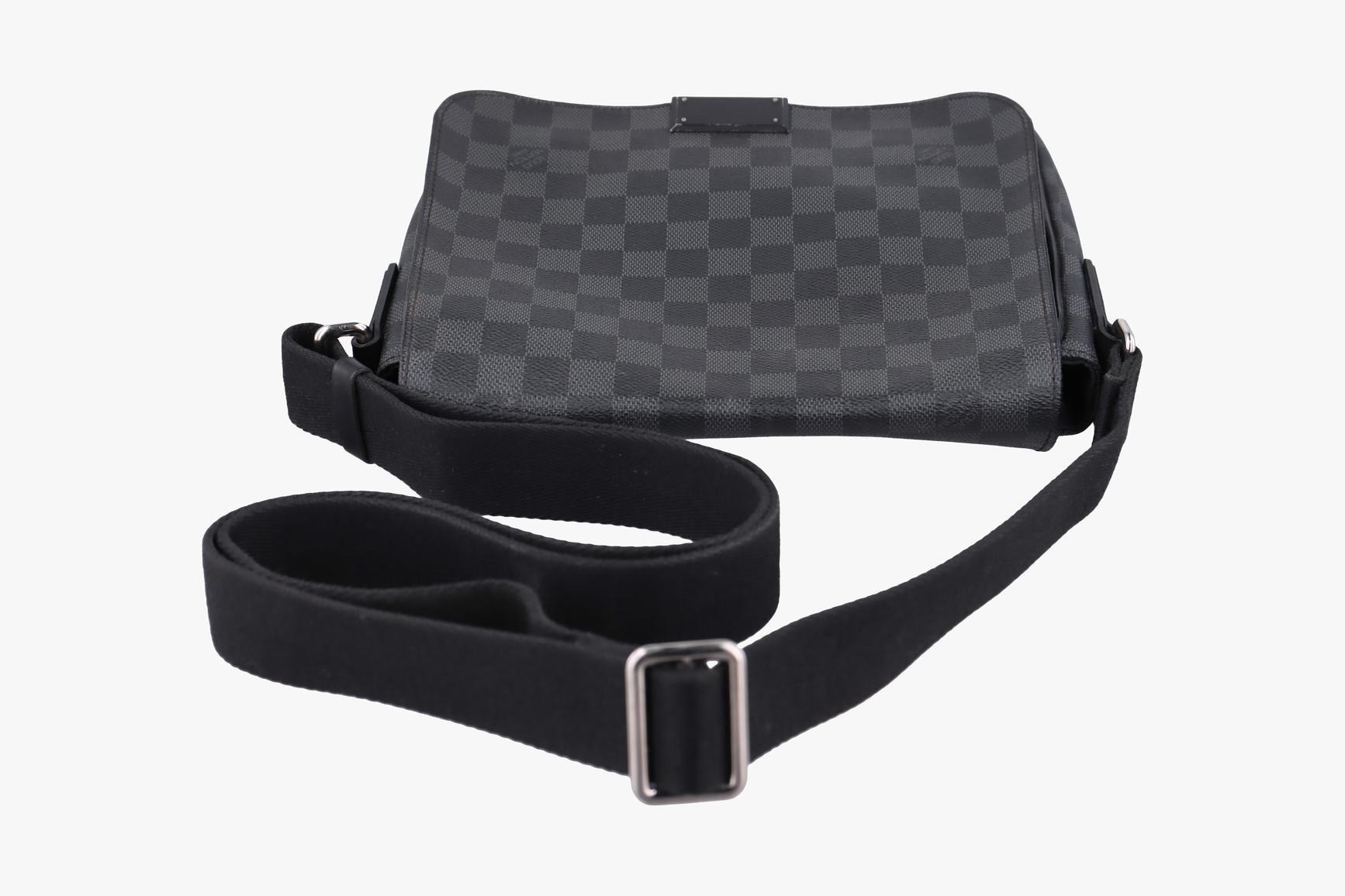 District PM Damier Graphite Noir — view 5