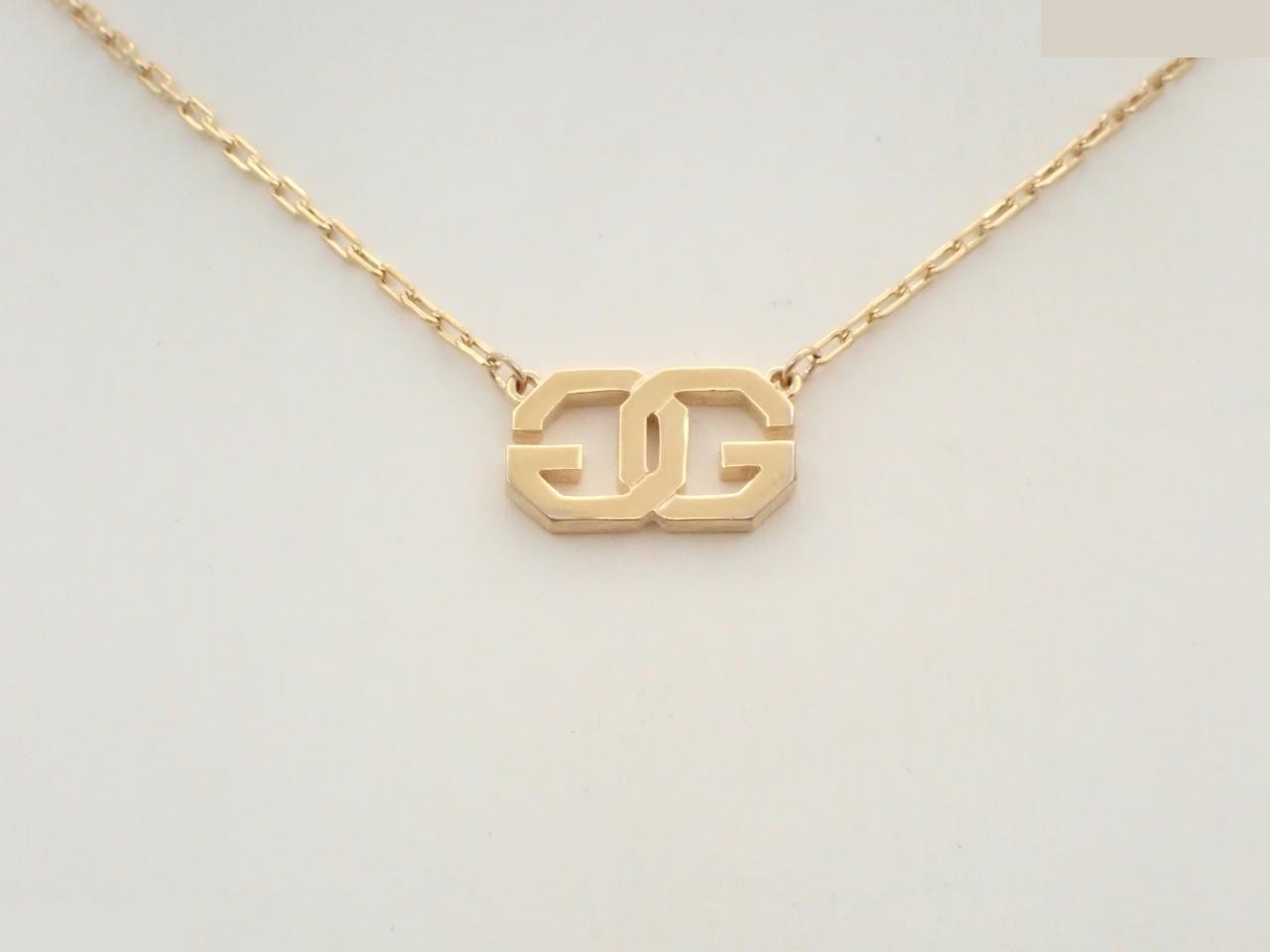 Other line: Precious metal necklaces and pendants, neck circumference approximately 38 cm.