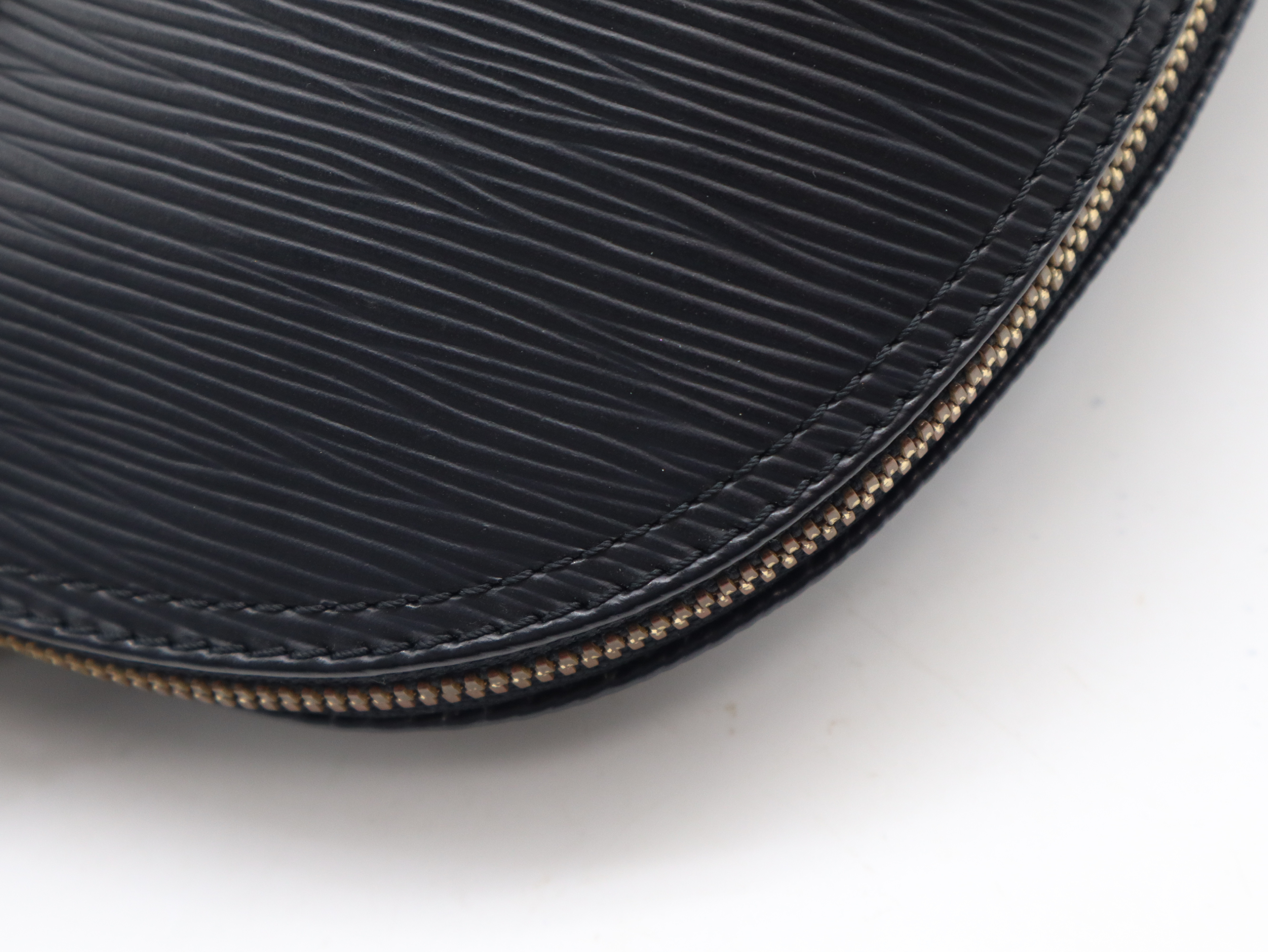 M52142 Epi Alma Noir Handbag — view 8