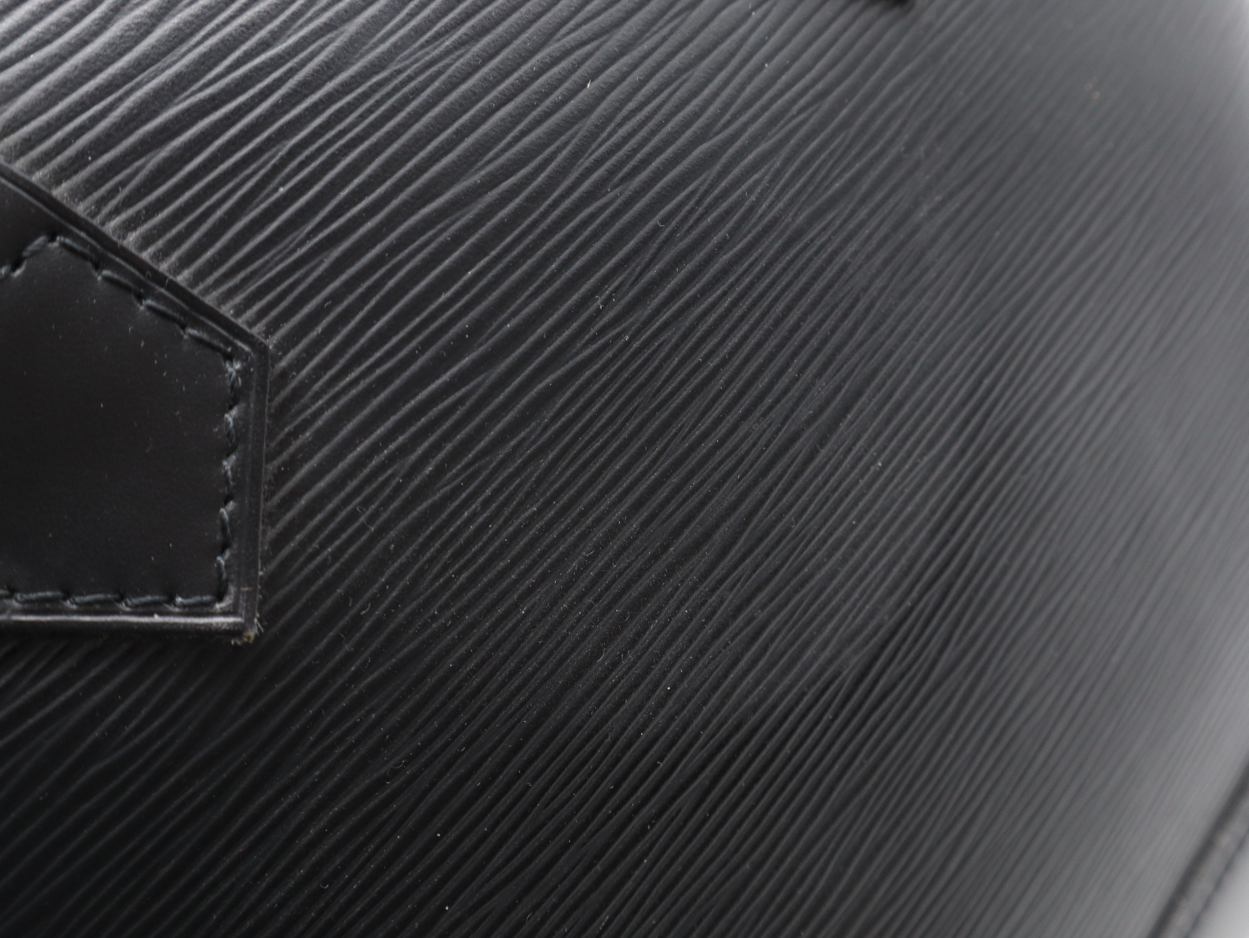 M52142 Epi Alma Noir Handbag — view 10