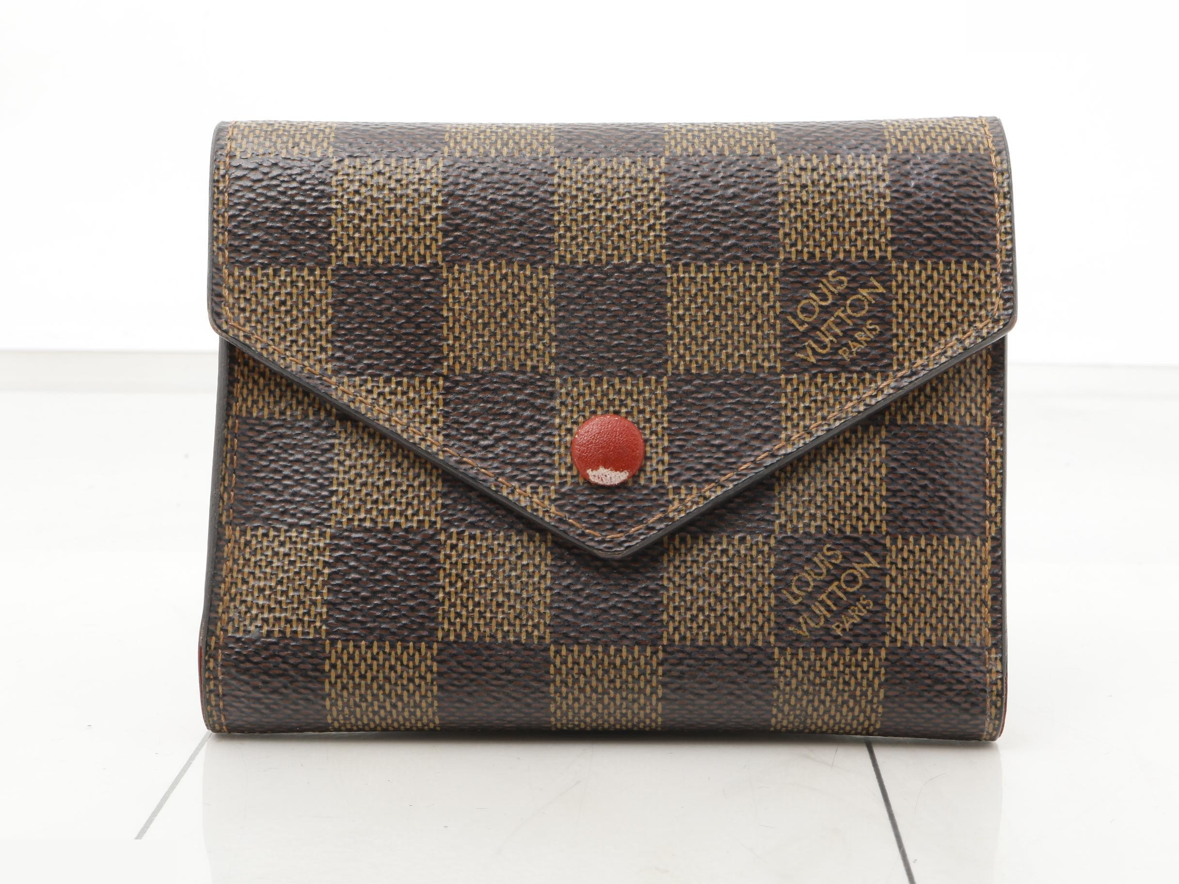 Damier Portefeuille Victorine Rouge Tri-fold Wallet