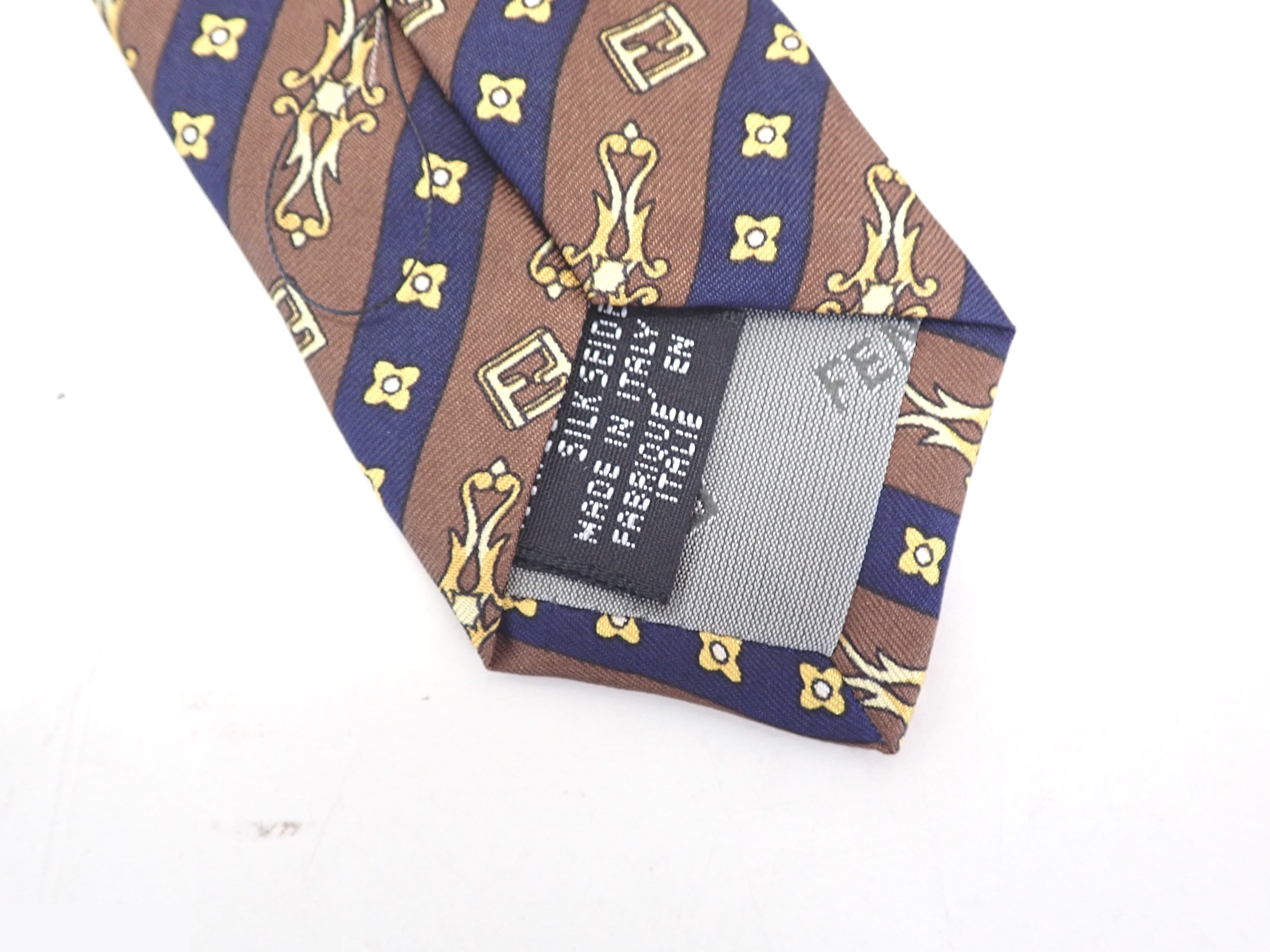 Unused necktie — view 4