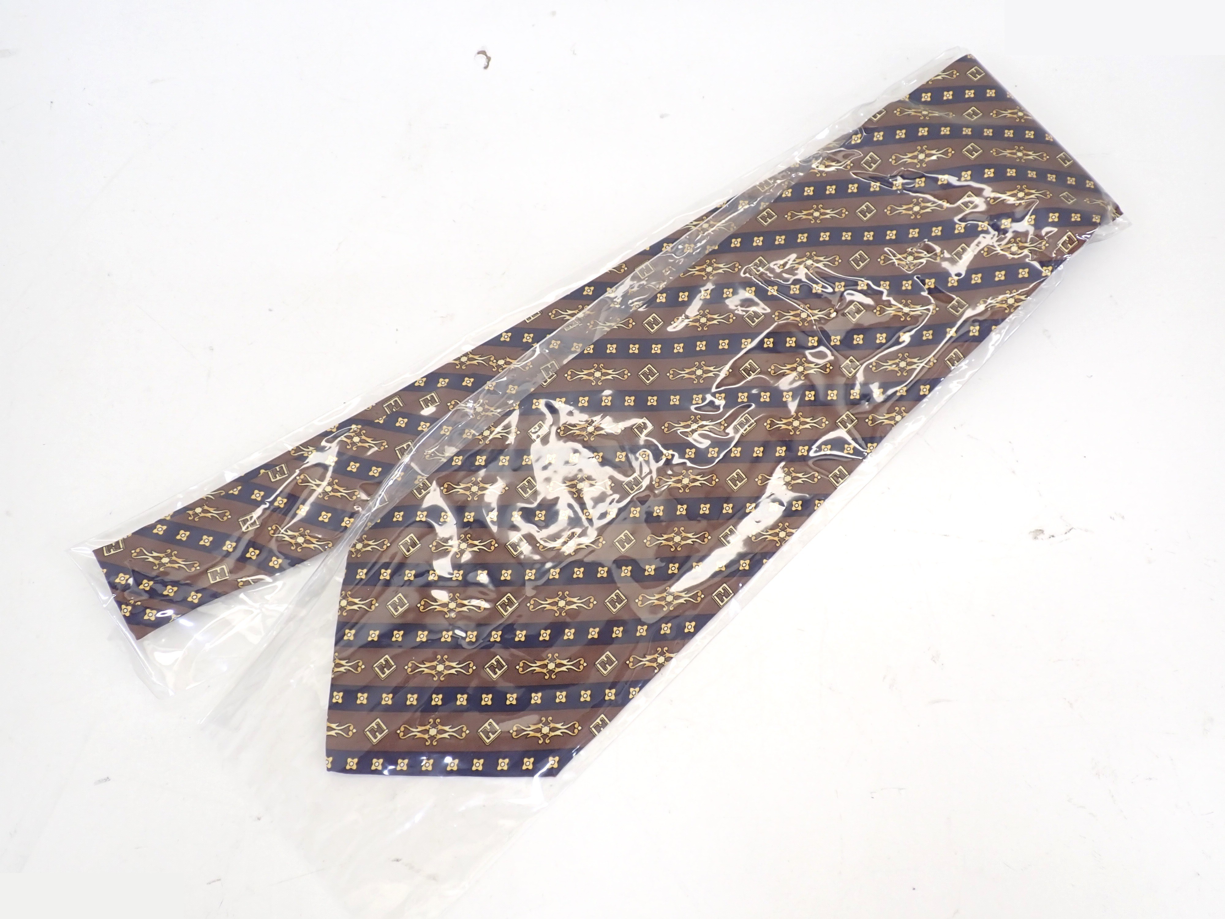 Unused necktie — view 5