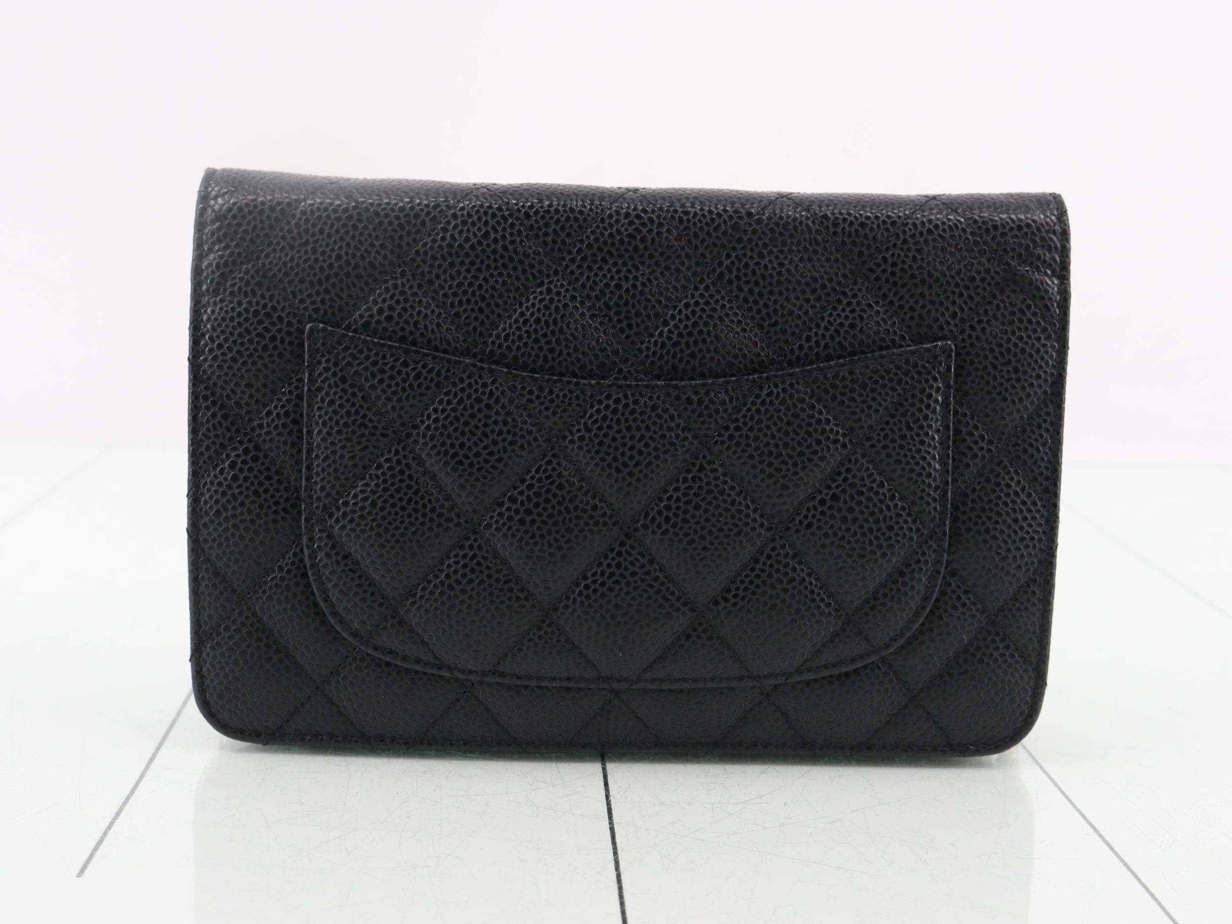 Caviar leather matelassé chain shoulder bag — view 2