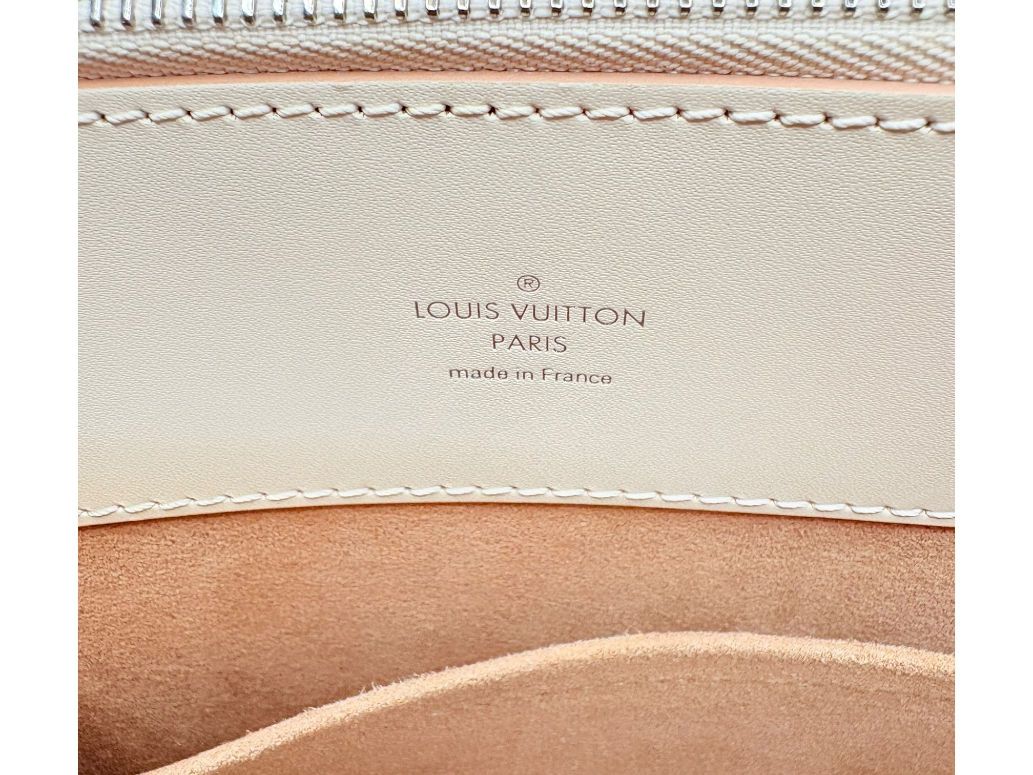 Epi Grenelle Tote PM M57681 White 2-Way Handbag — view 9