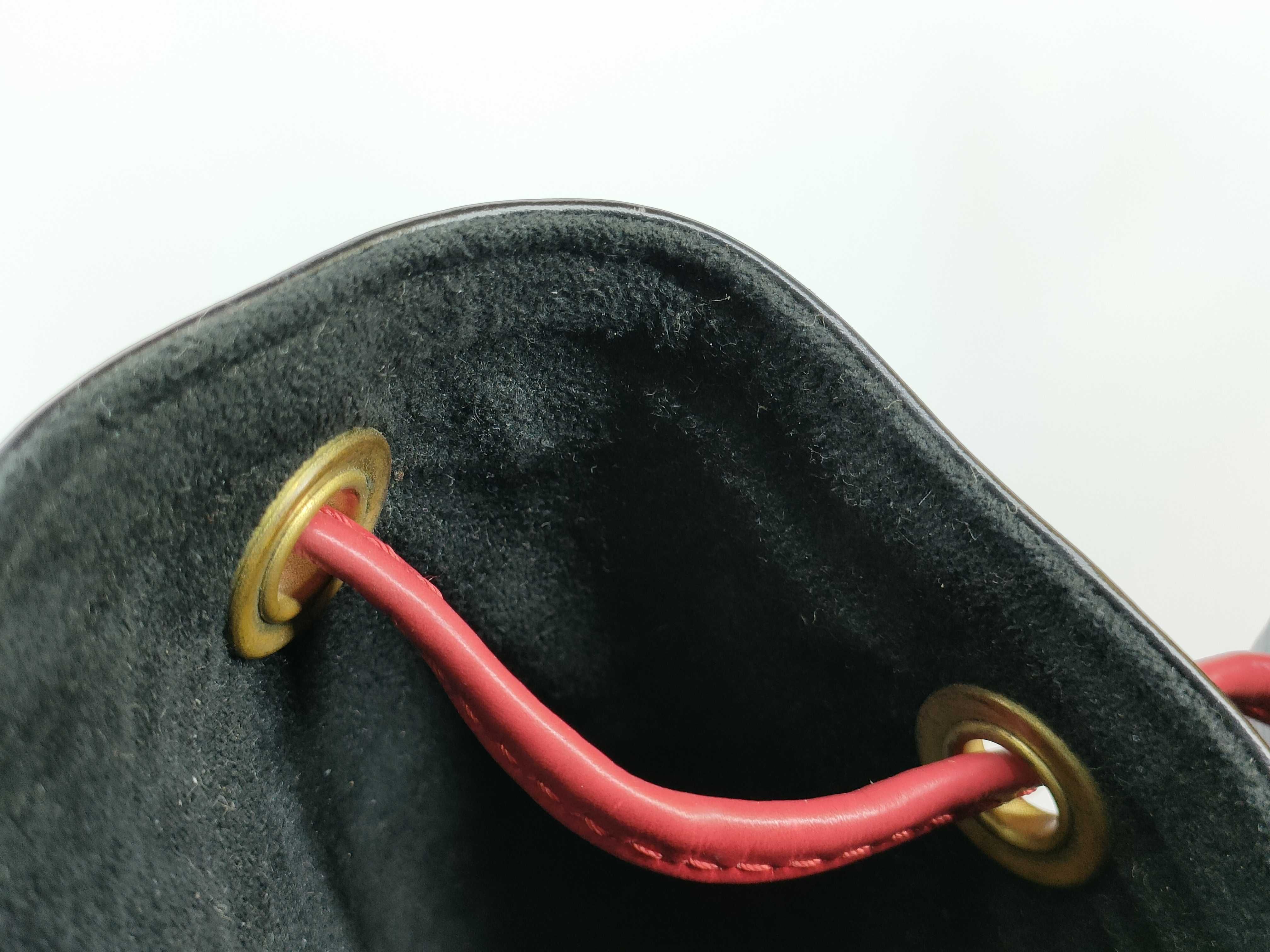 Epi LV Epi Noe Shoulder Bag — view 11