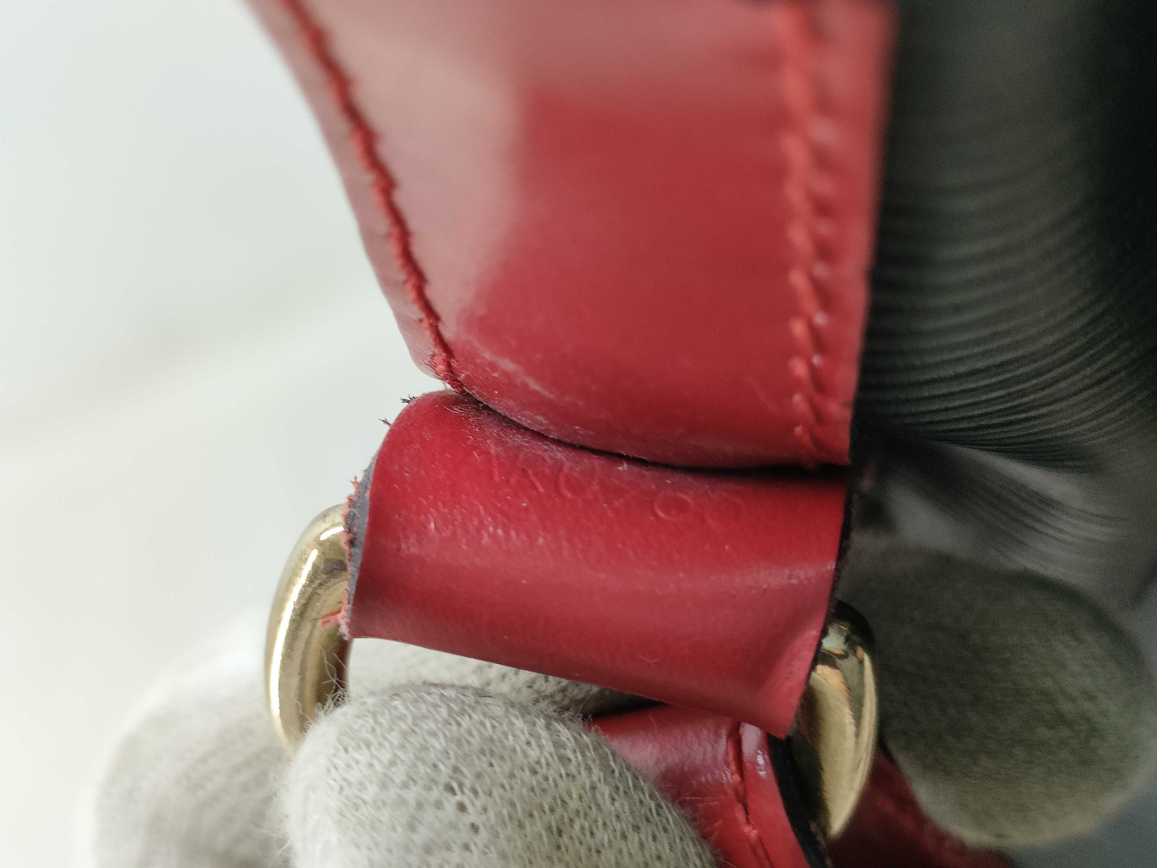 Epi LV Epi Noe Shoulder Bag — view 12