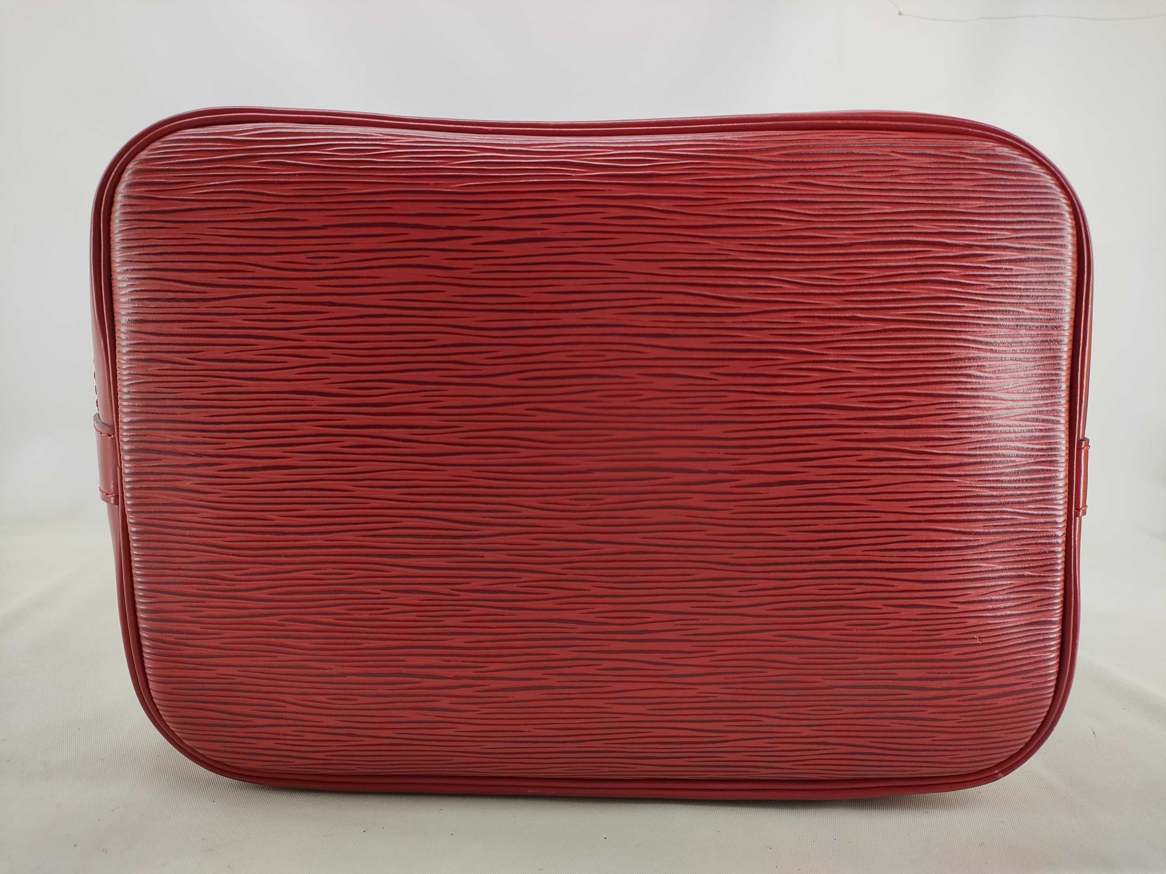 Epi LV Epi Noe Shoulder Bag — view 3