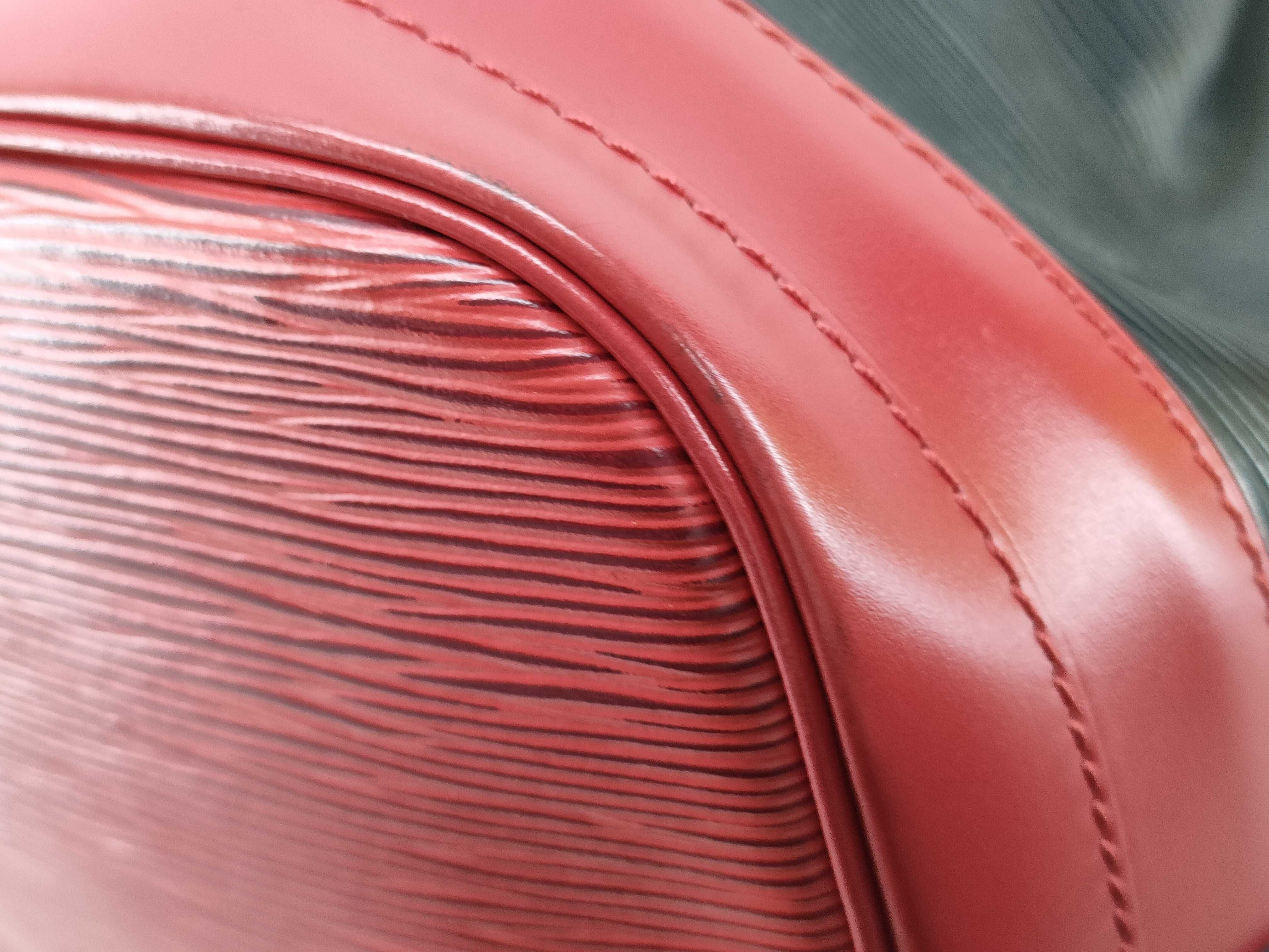 Epi LV Epi Noe Shoulder Bag — view 8
