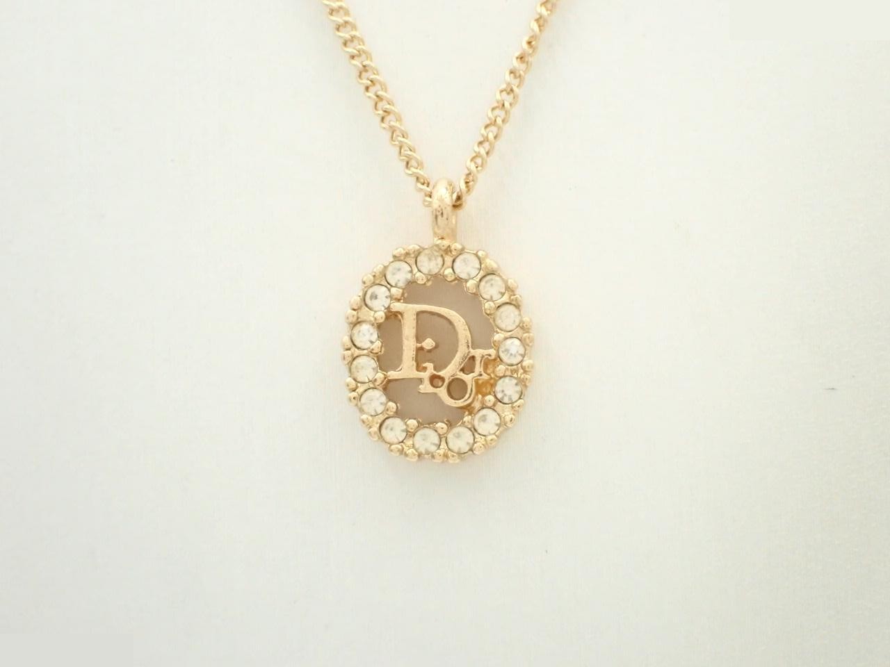 Gold necklace, chain approximately 46cm