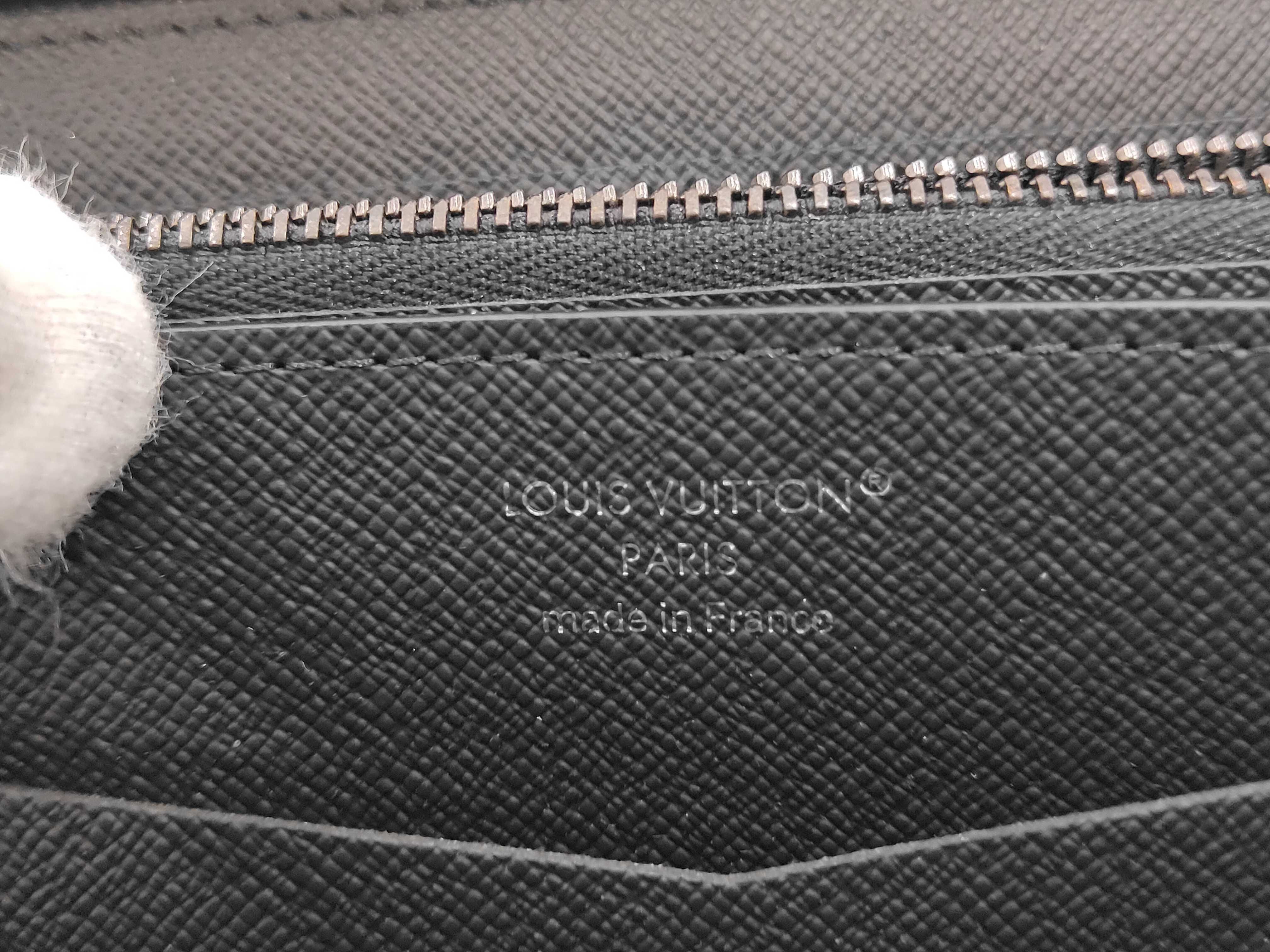 M61698 Zippy XL Wallet — view 10