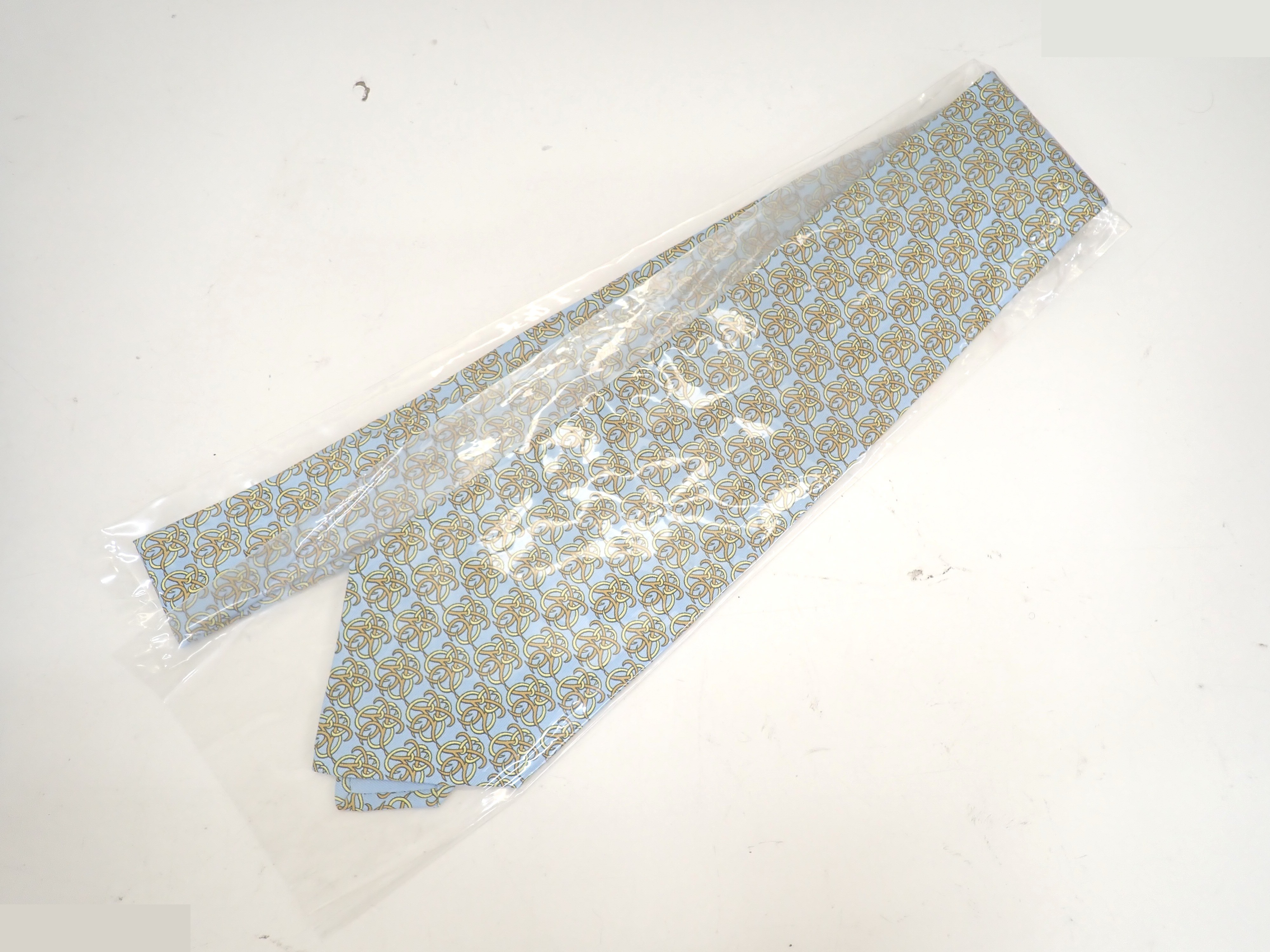Unused necktie — view 4