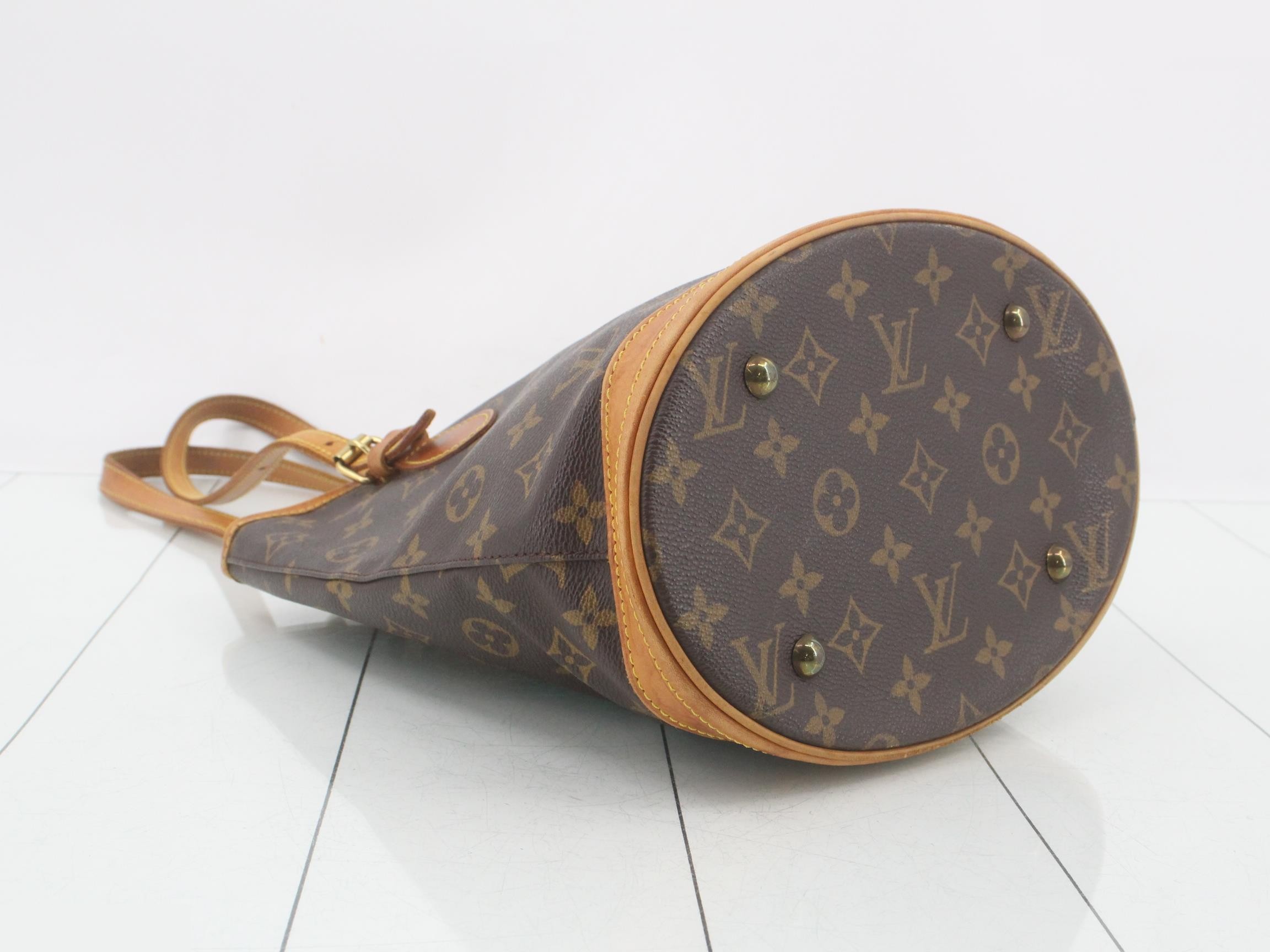 M42238 Bucket PM Louis Vuitton Monogram Tote Bag with Pouch — view 5