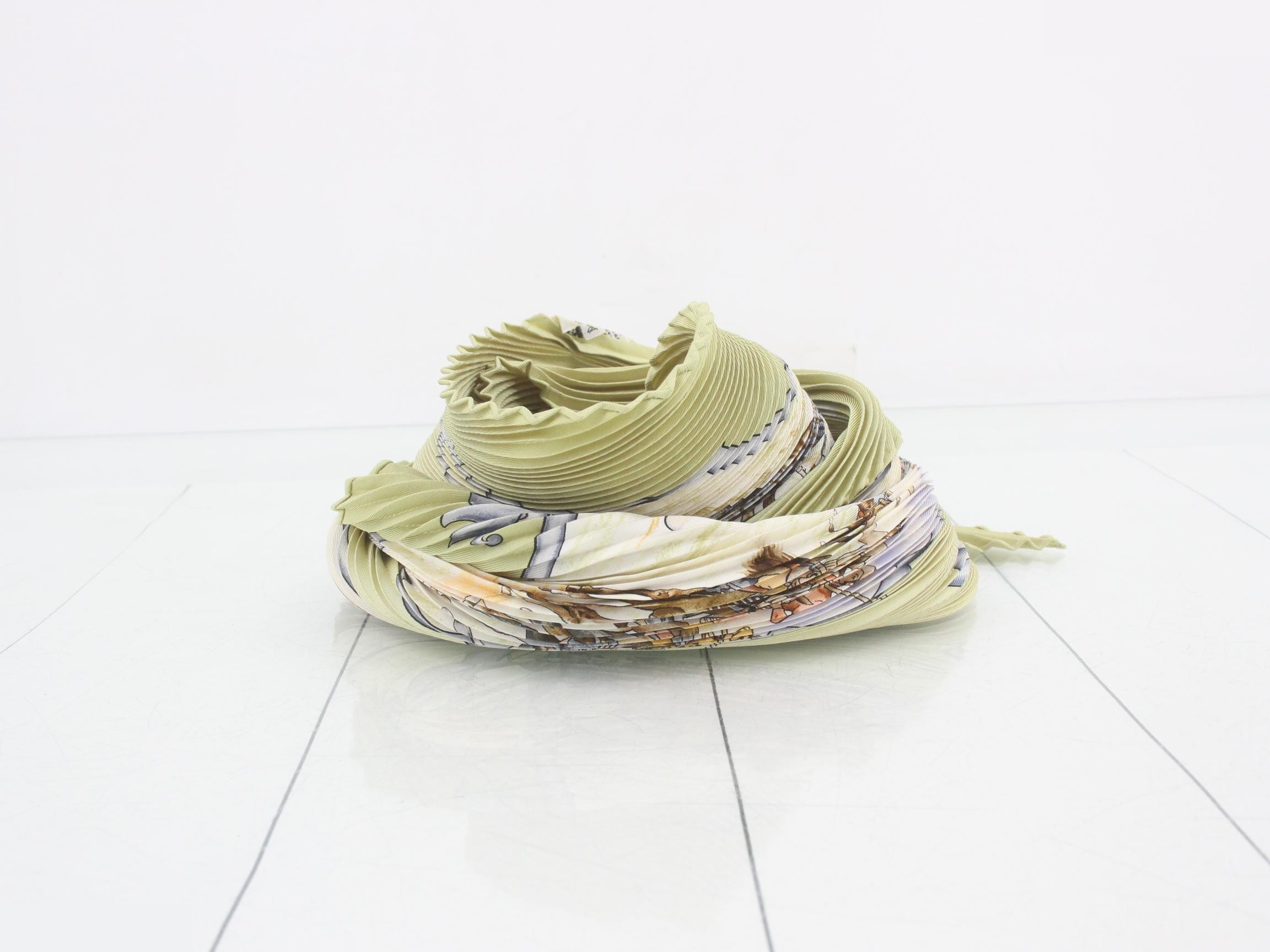 Pleated scarf with tag — view 2