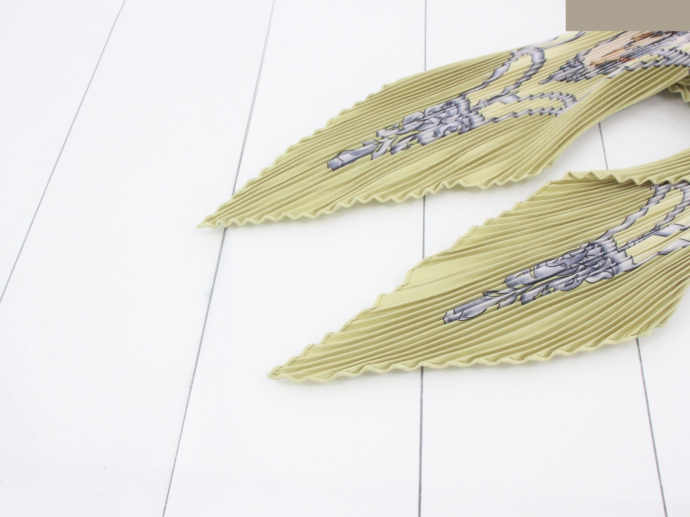Pleated scarf with tag — view 3