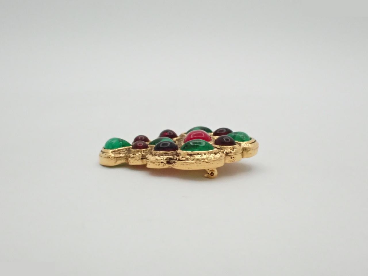 brooch — view 3