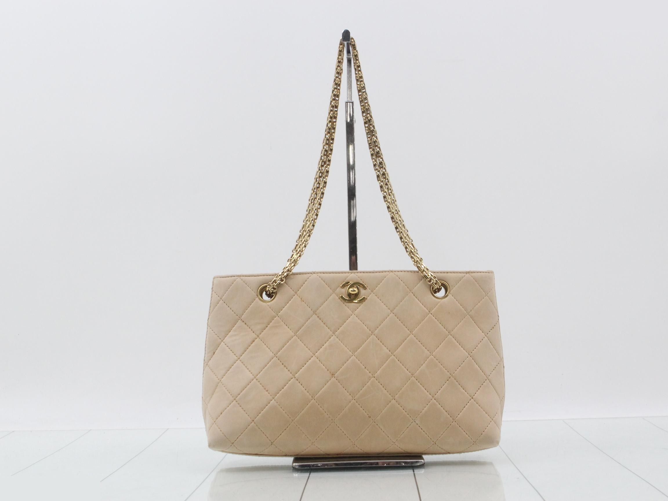 Matelassé Chain Shoulder Bag