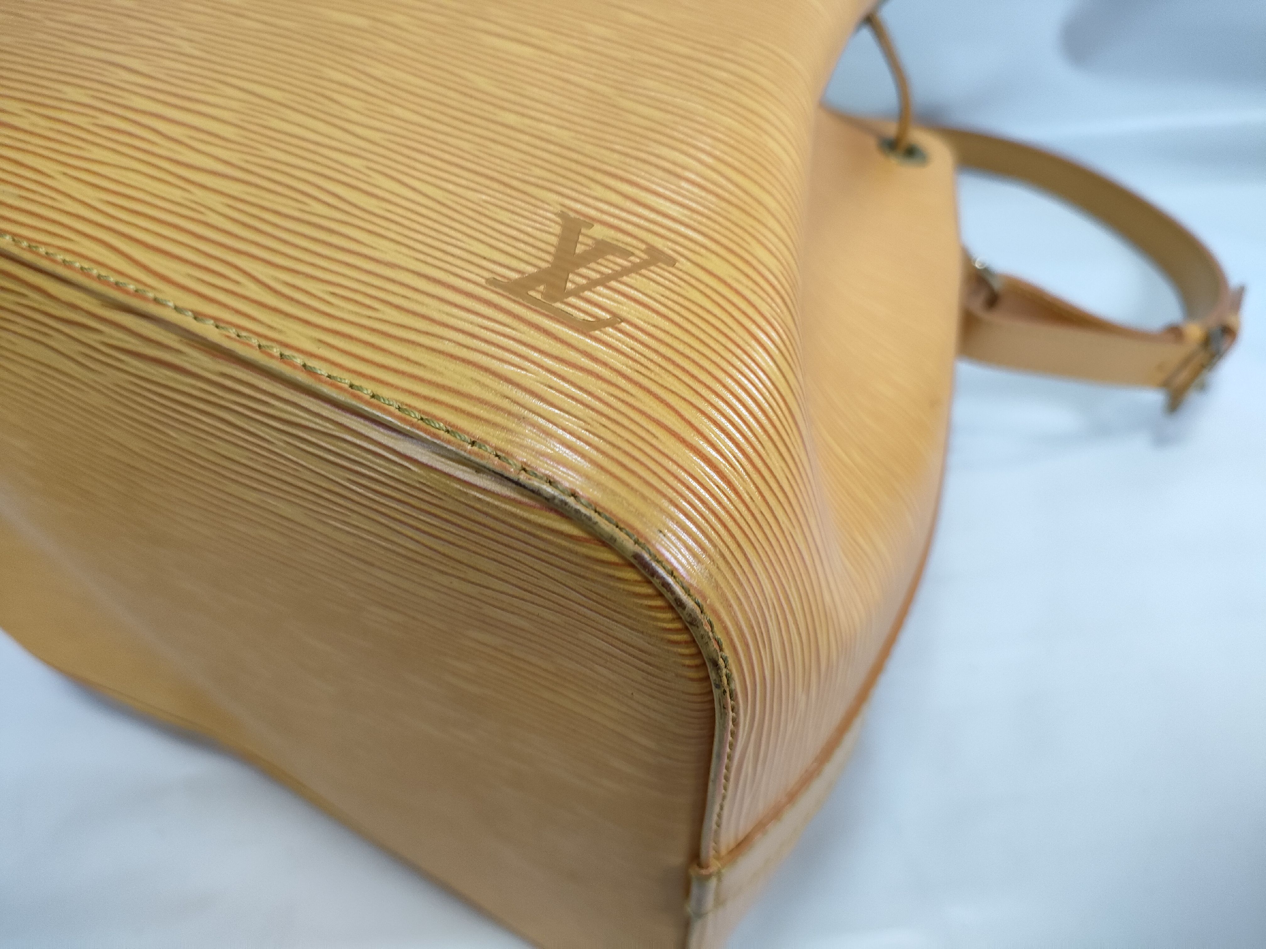 Epi Noe Shoulder Bag — view 6
