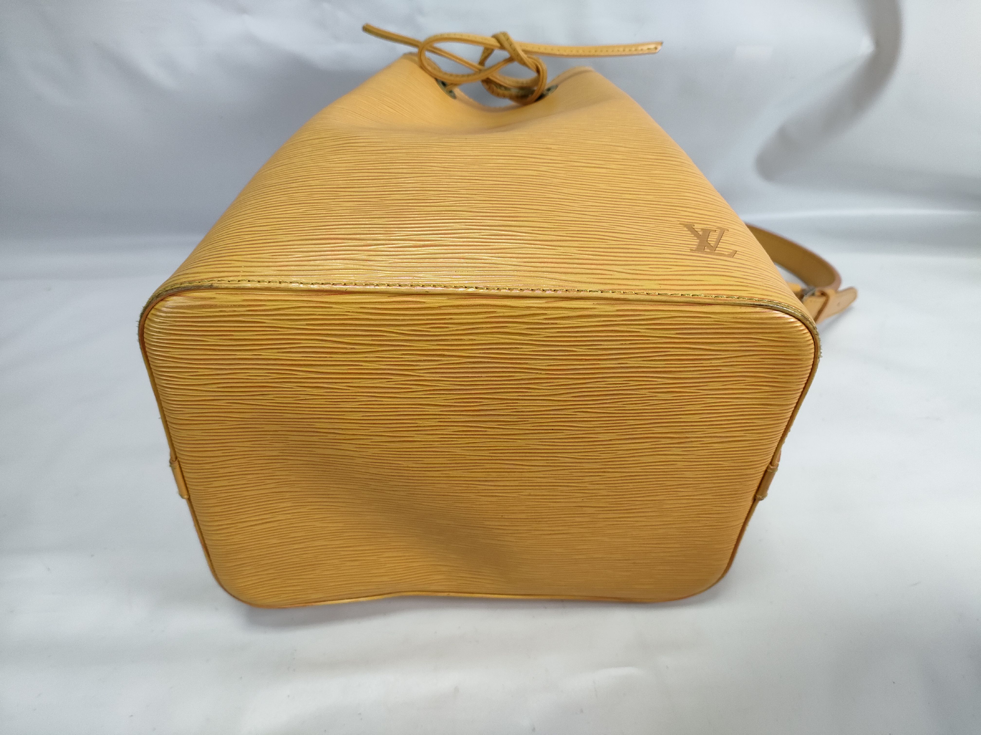 Epi Noe Shoulder Bag — view 7