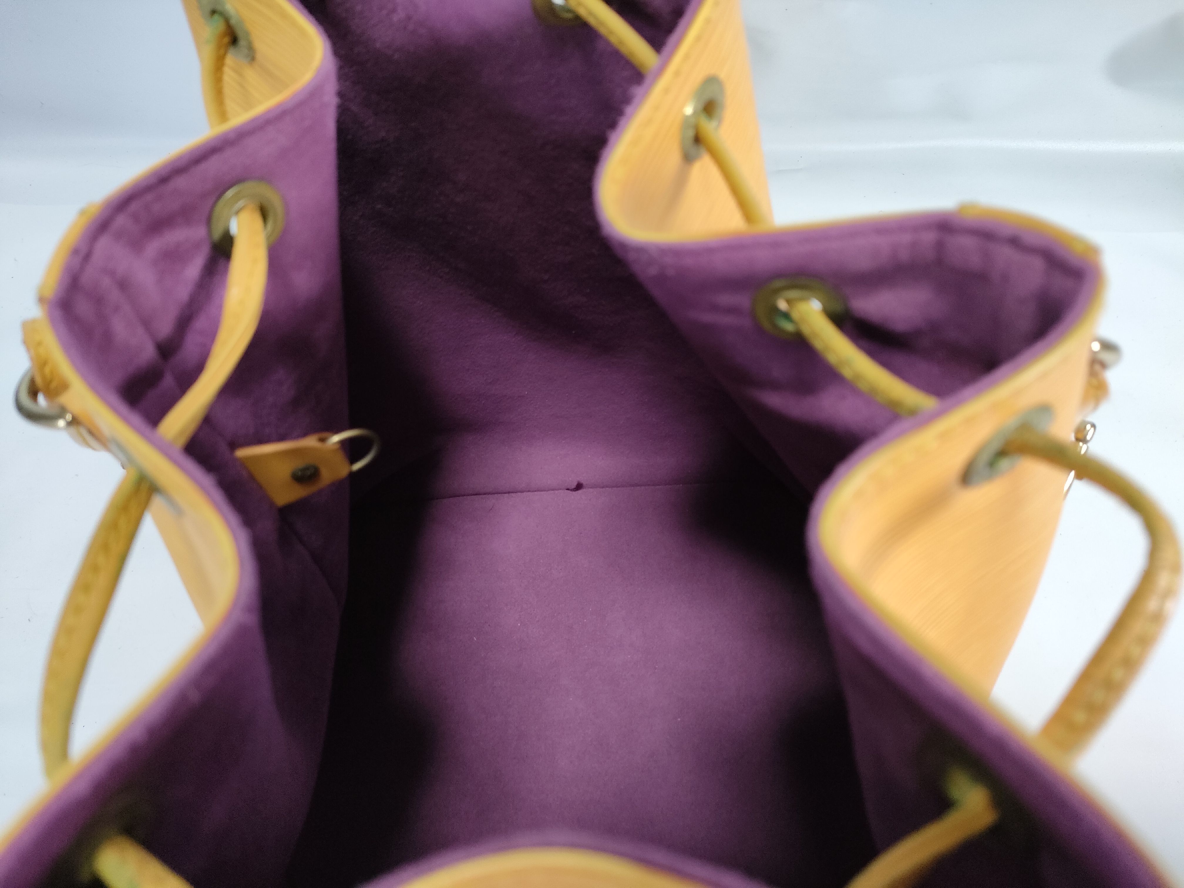 Epi Noe Shoulder Bag — view 9