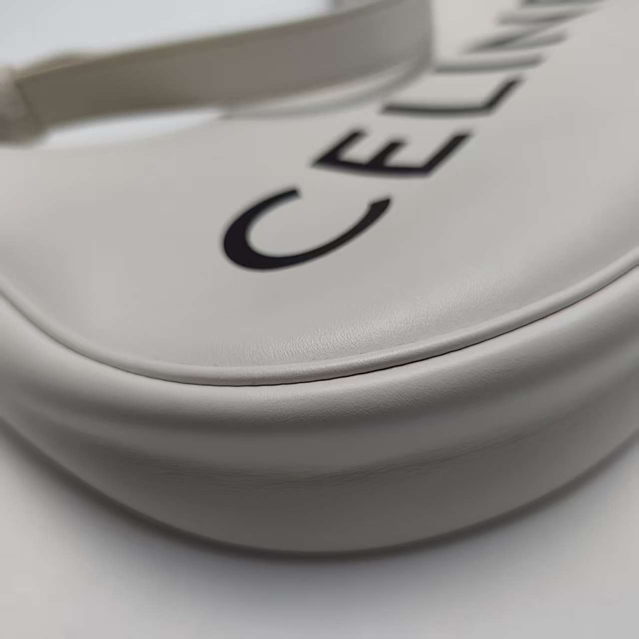 【*Shipped from: China*】CELINE Eva Leather Shoulder Bag — view 3