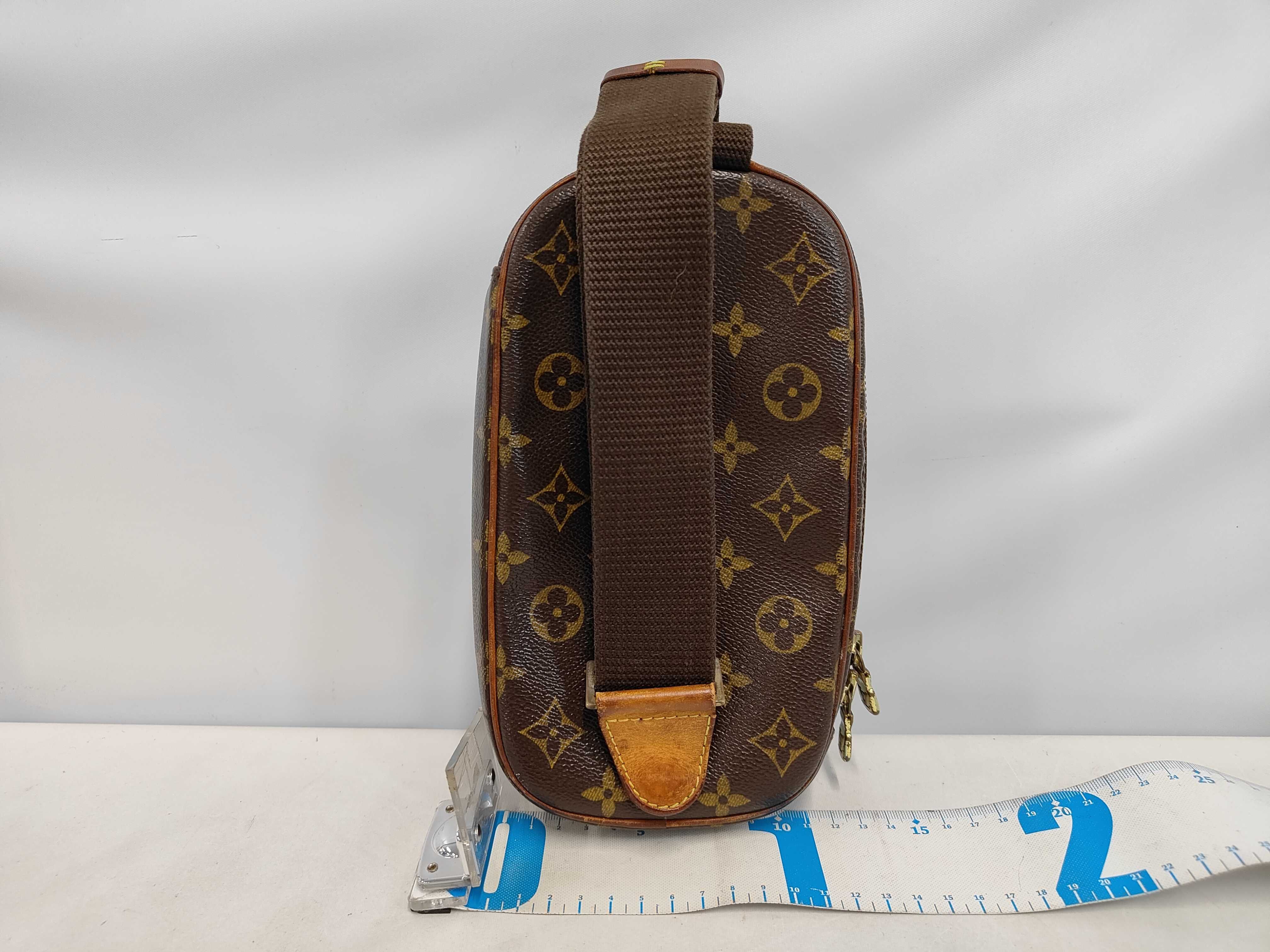 Monogram Pochette Gange CA1003 Body Bag Shoulder Bag — view 2