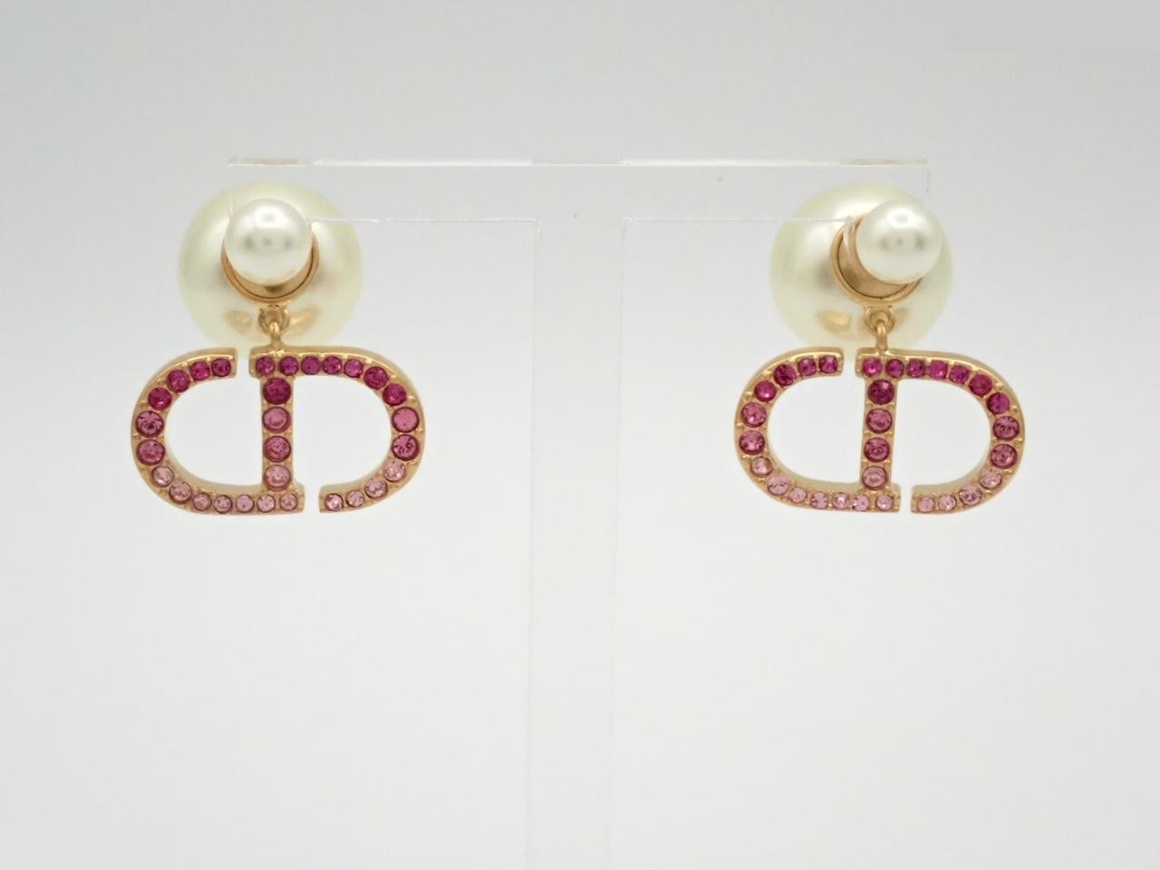 Gold earrings