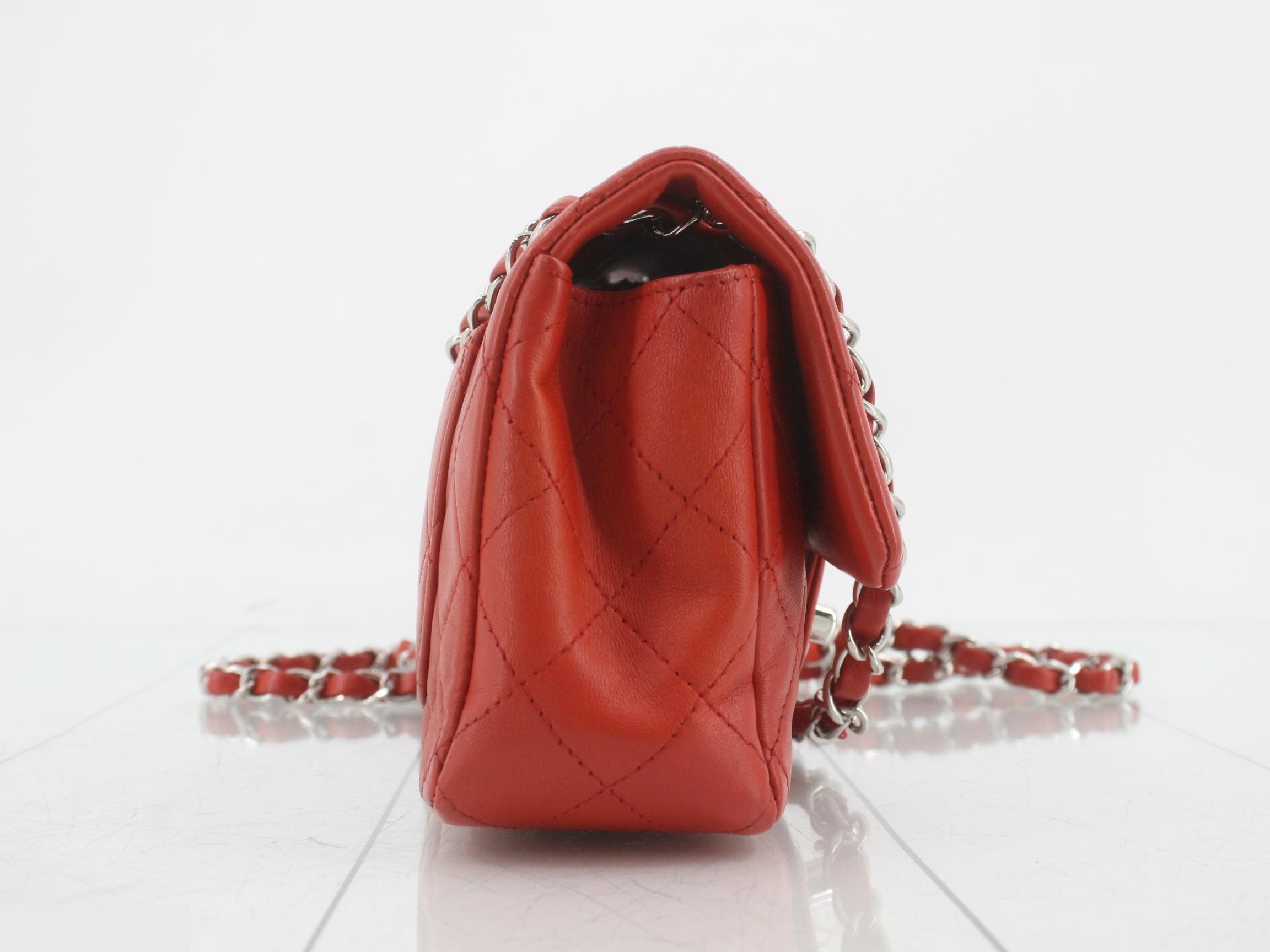 Matelassé Leather Coco Mark Double Chain Shoulder Bag — view 4