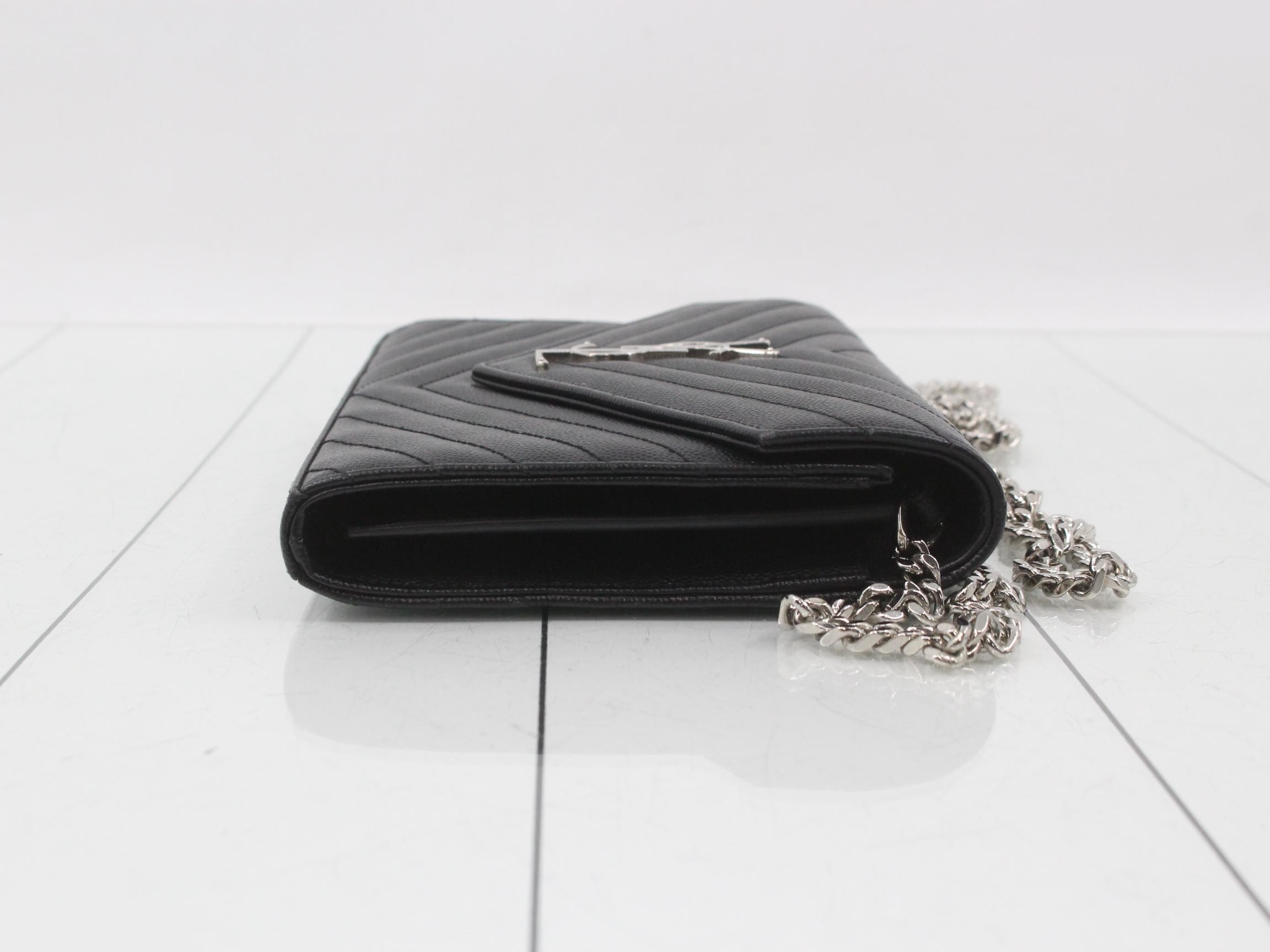 Bag/Shoulder Bag Cassandra Leather Black Silver Hardware V-stitch — view 3