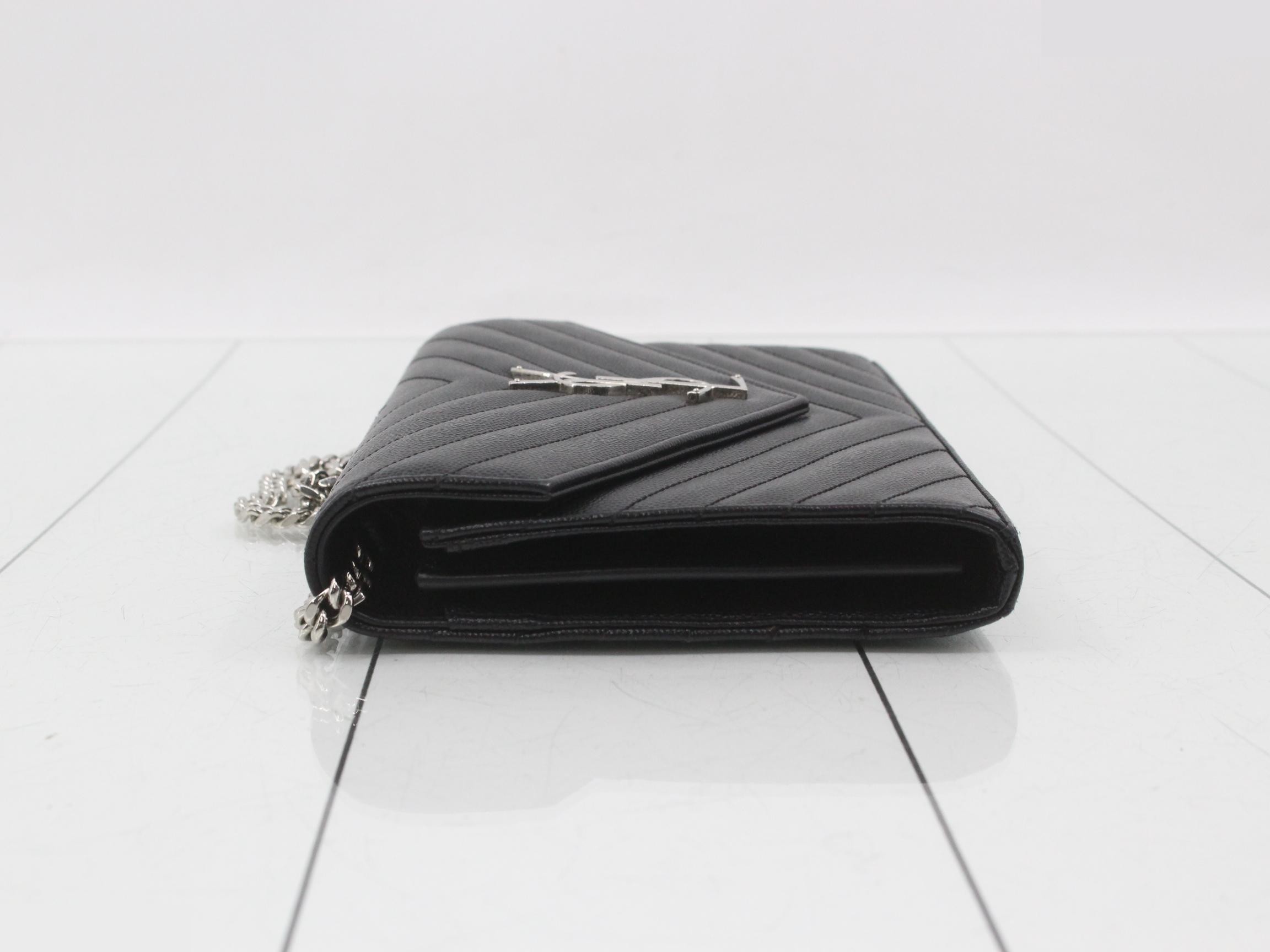 Bag/Shoulder Bag Cassandra Leather Black Silver Hardware V-stitch — view 4