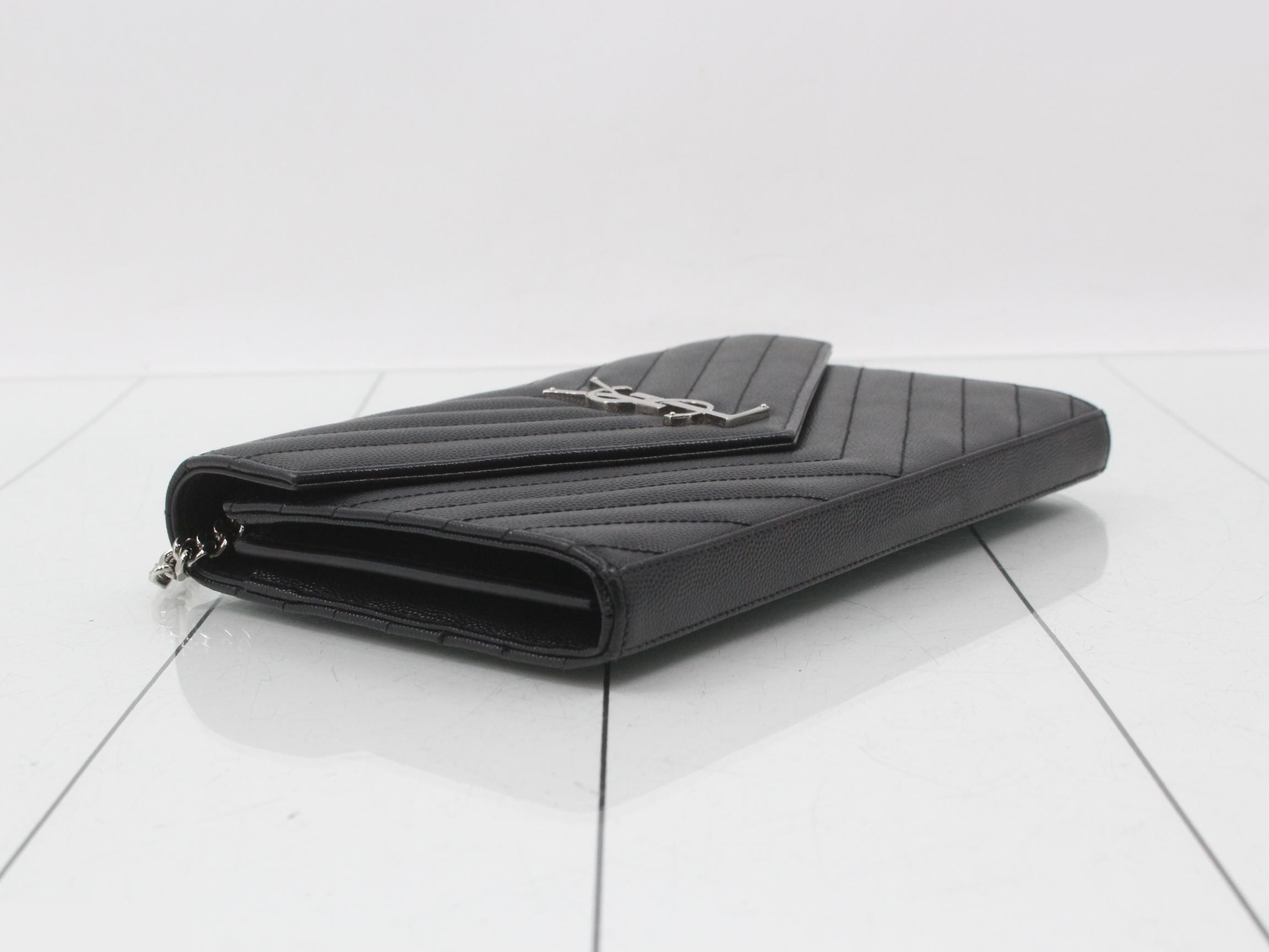 Bag/Shoulder Bag Cassandra Leather Black Silver Hardware V-stitch — view 5
