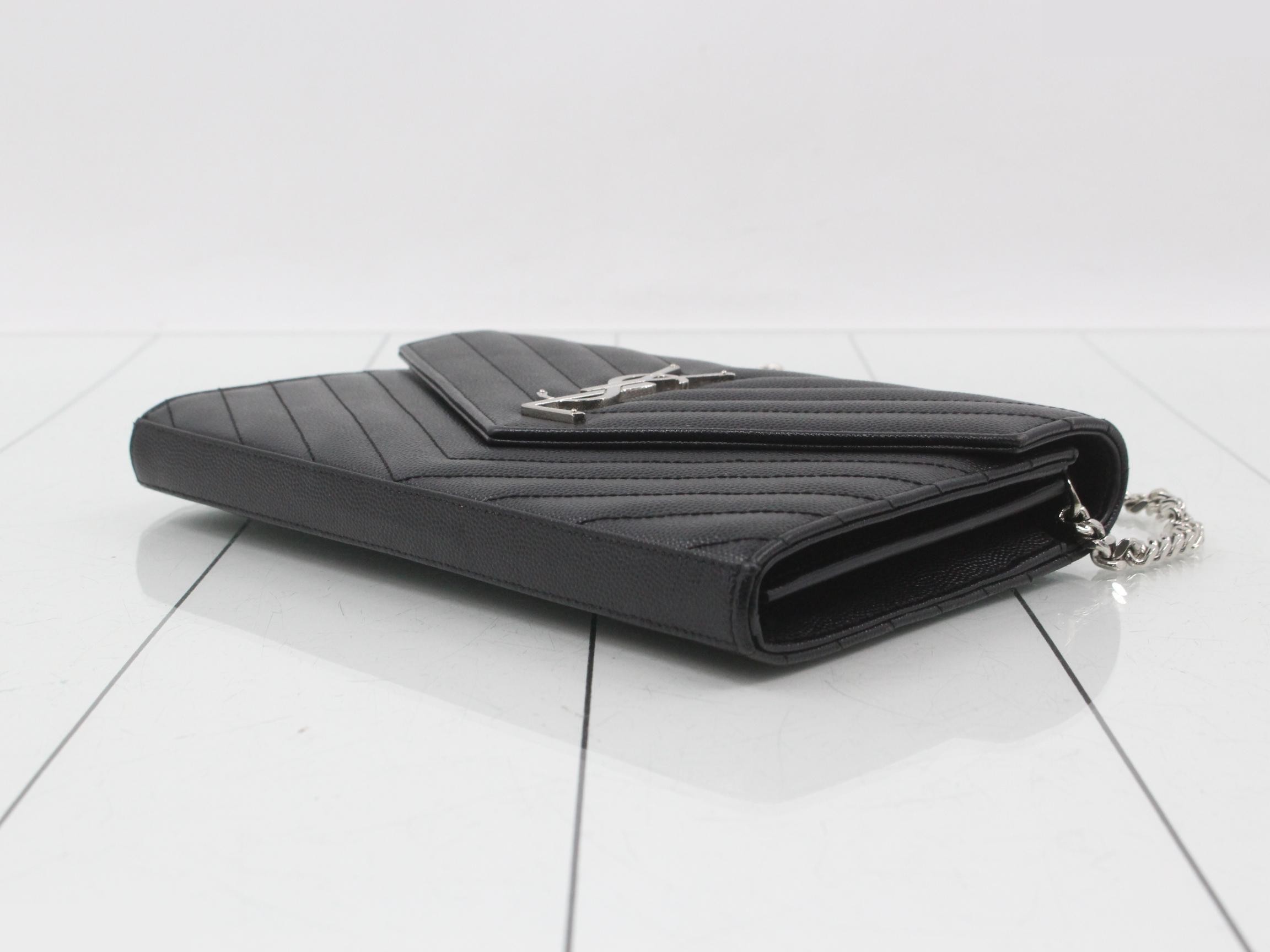 Bag/Shoulder Bag Cassandra Leather Black Silver Hardware V-stitch — view 6