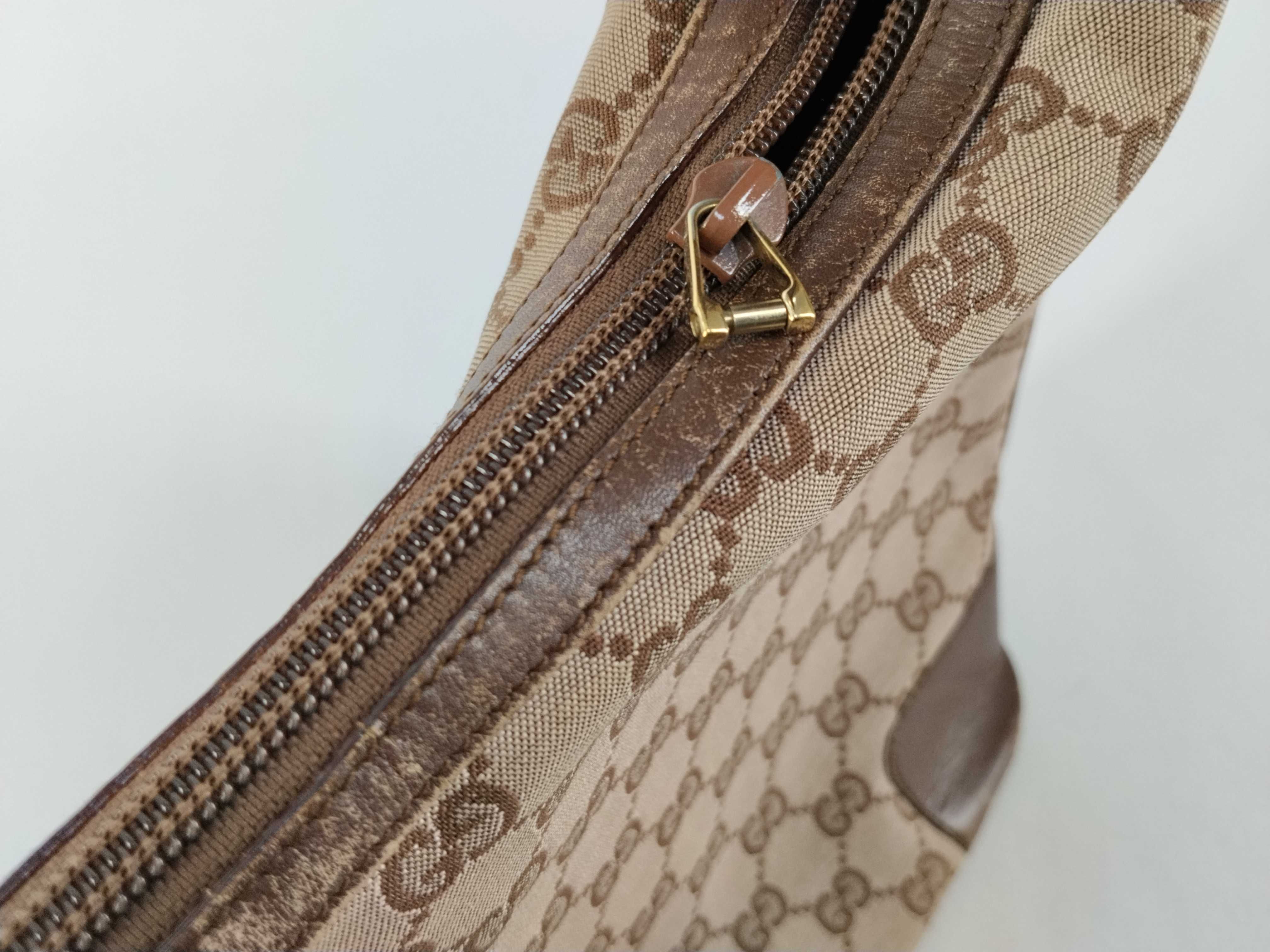 GG Canvas Shoulder Bag — view 9
