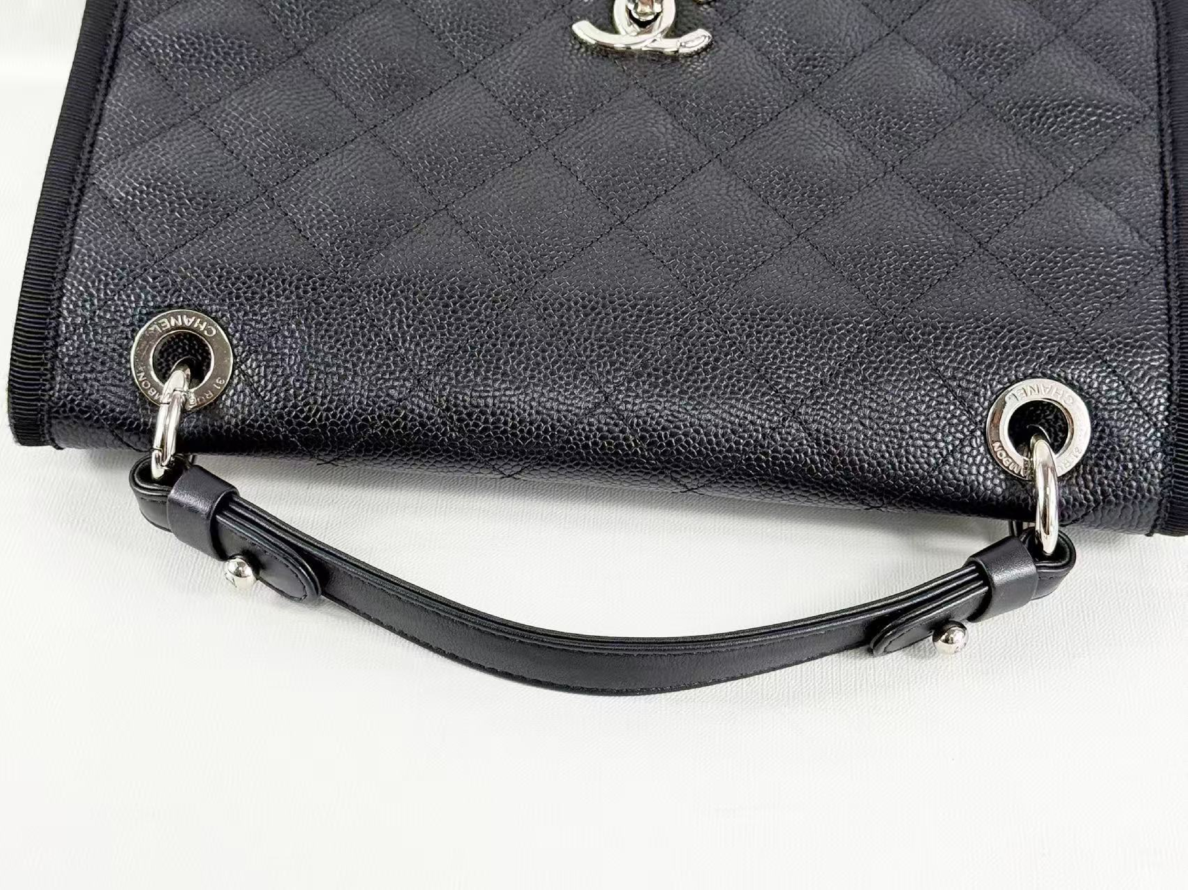 Black Caviar Skin Matelassé 2-way Tanlock Shoulder Bag, W27/H17/D7cm (approx.), serial number in the 25s, with strap and seal, silver hardware, item number 25644716. — view 8
