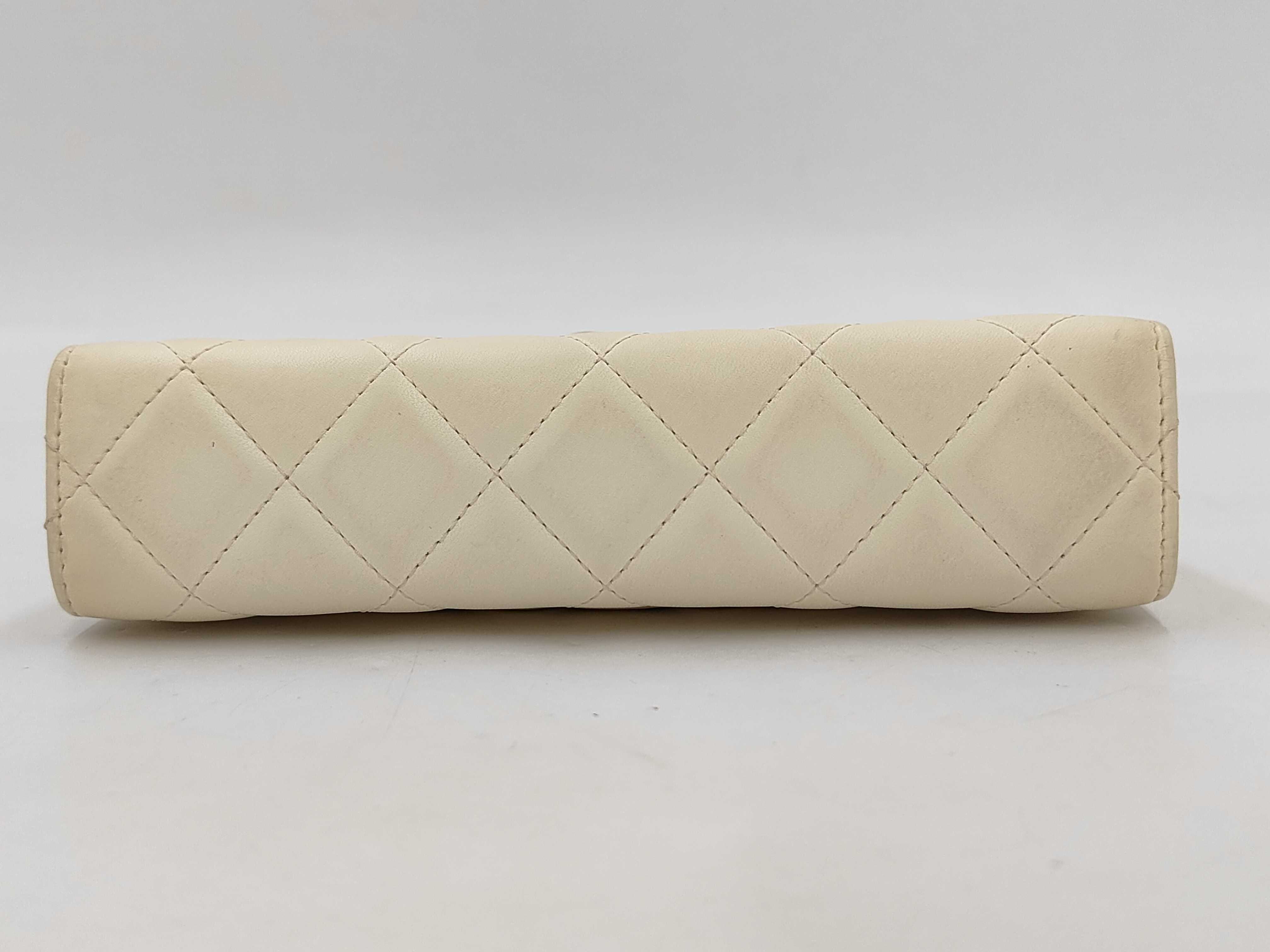 Matelasse Chain Handbag Lamb White Handbag — view 3
