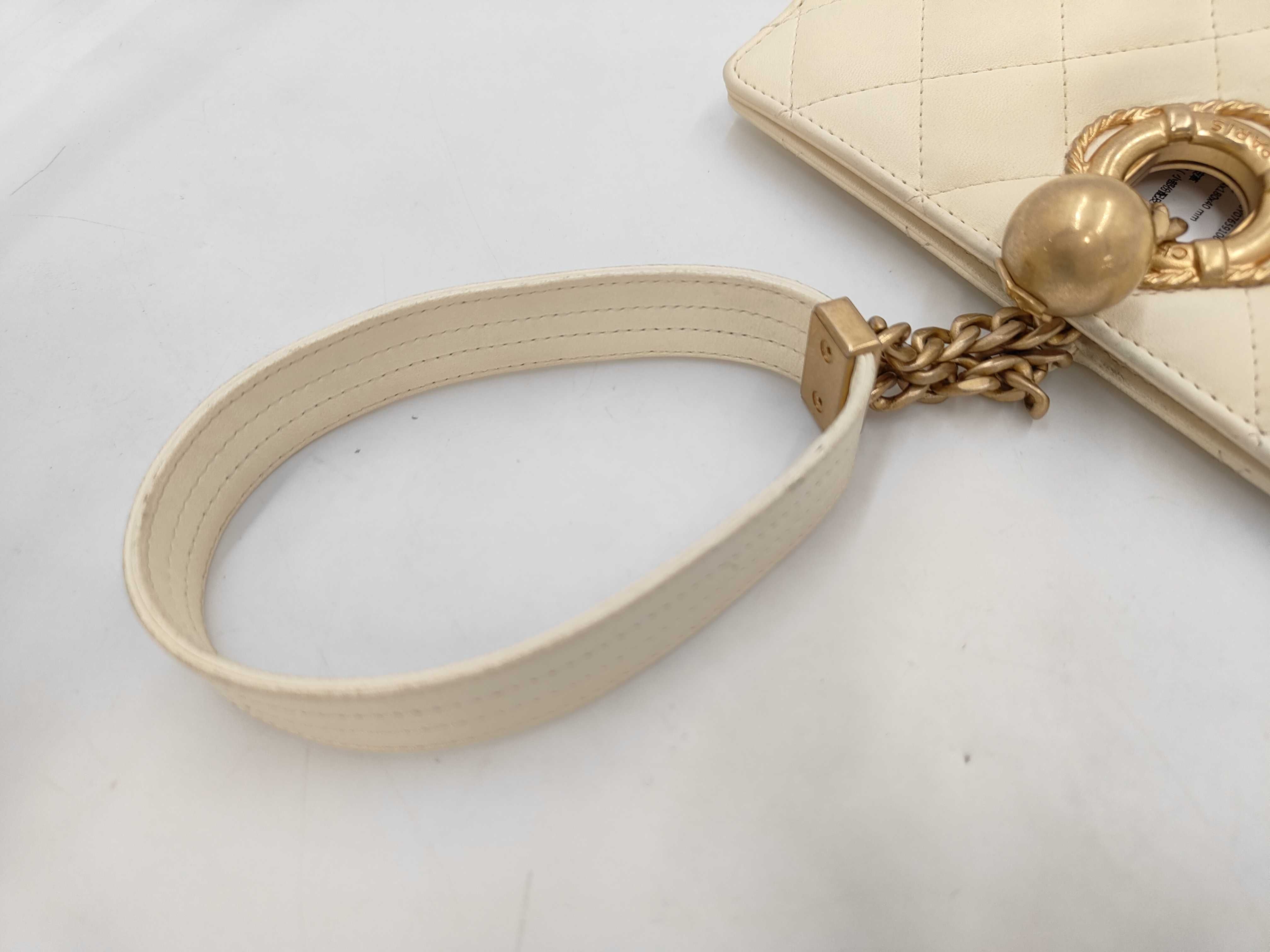 Matelasse Chain Handbag Lamb White Handbag — view 5