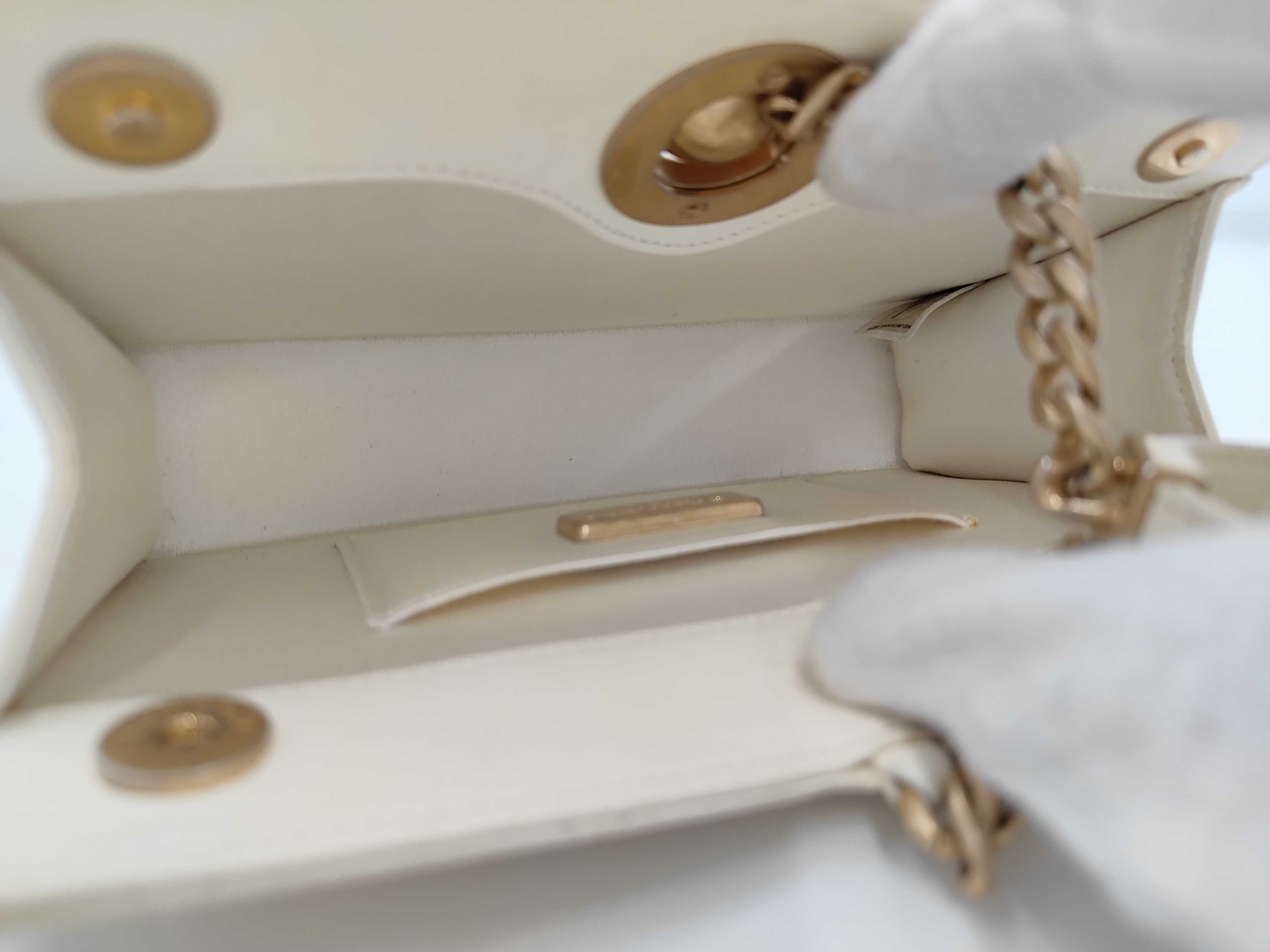 Matelasse Chain Handbag Lamb White Handbag — view 9