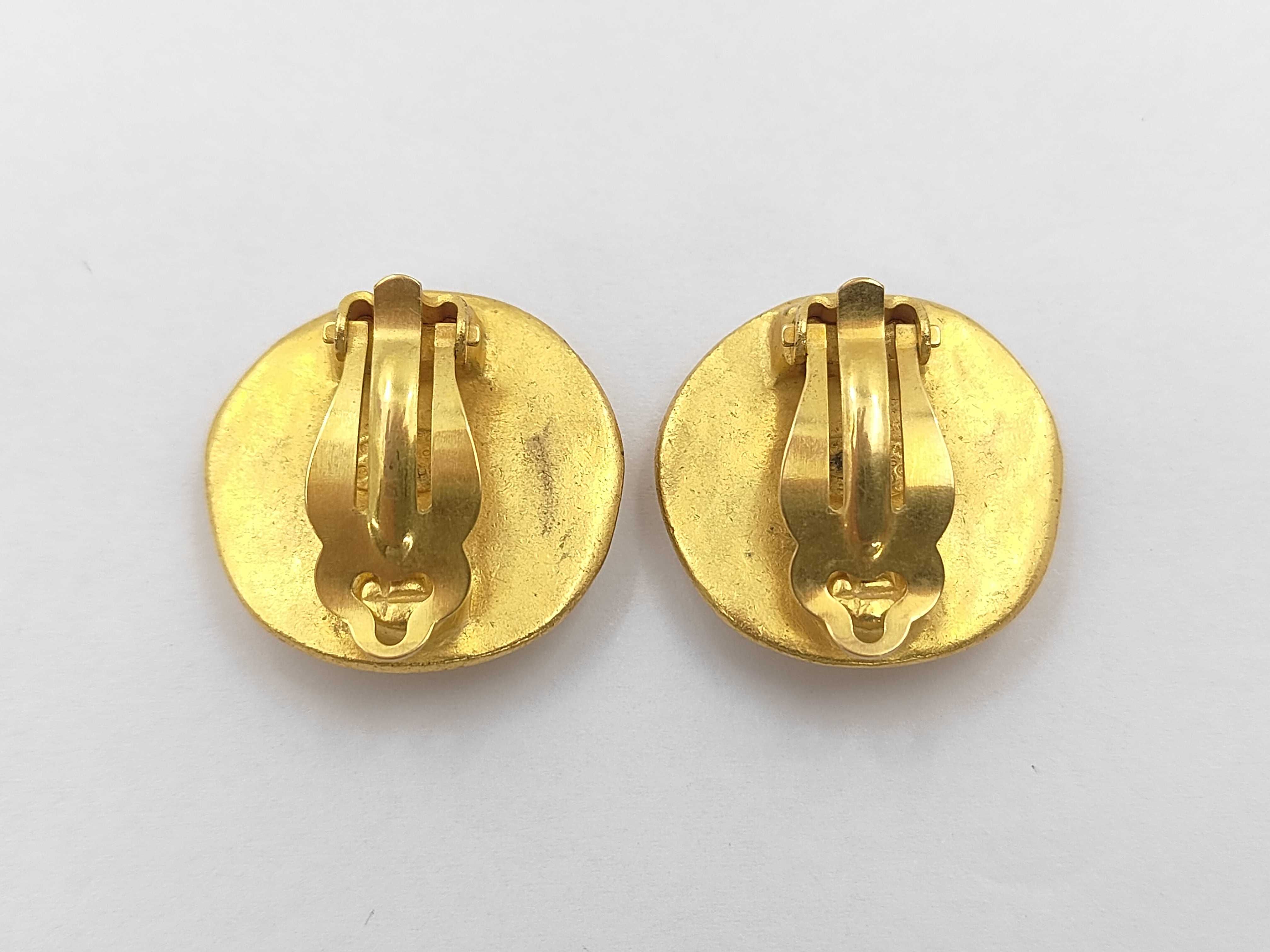 earrings, Coco Mark design, gold, round shape. — view 2