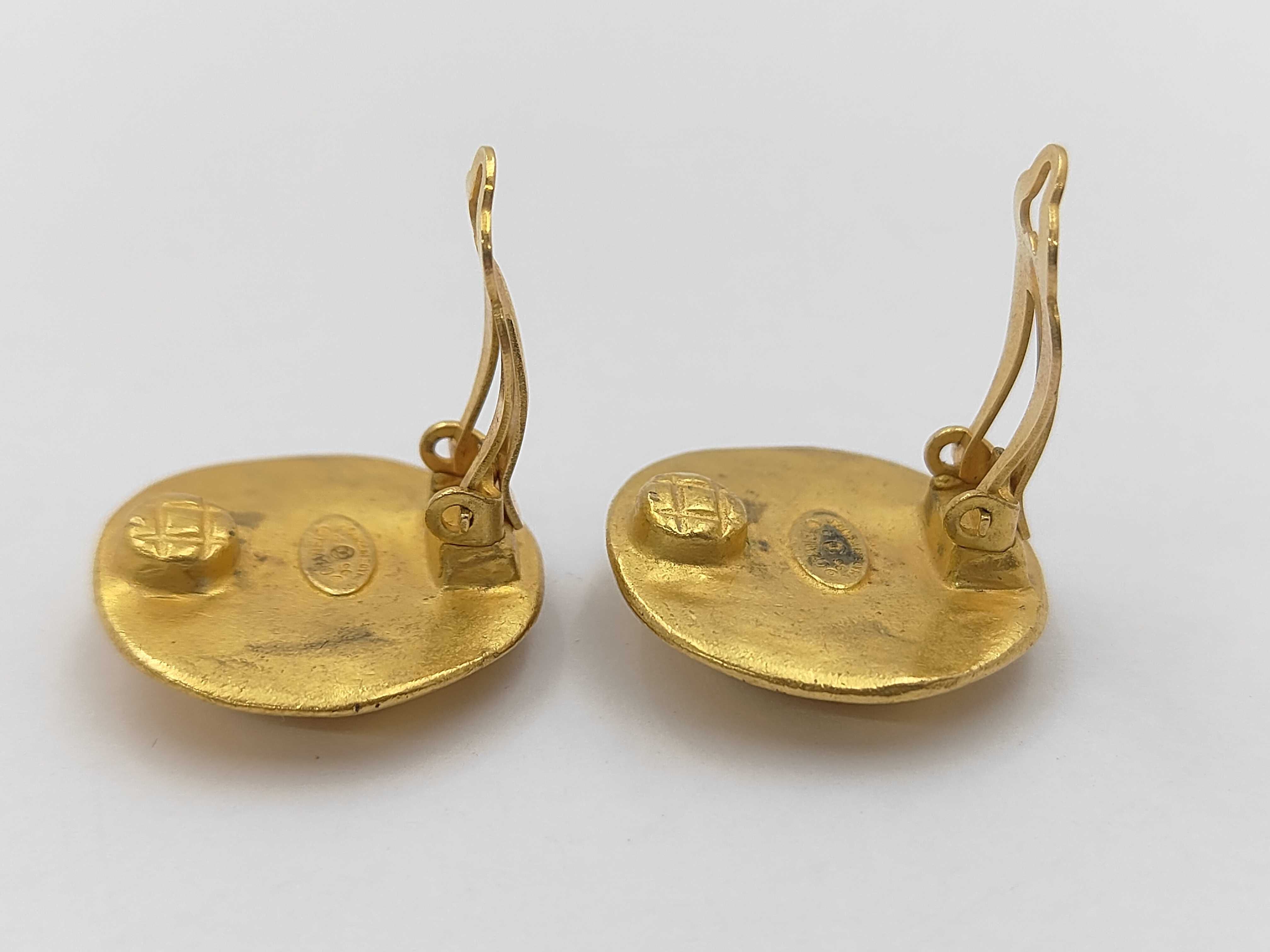 earrings, Coco Mark design, gold, round shape. — view 3